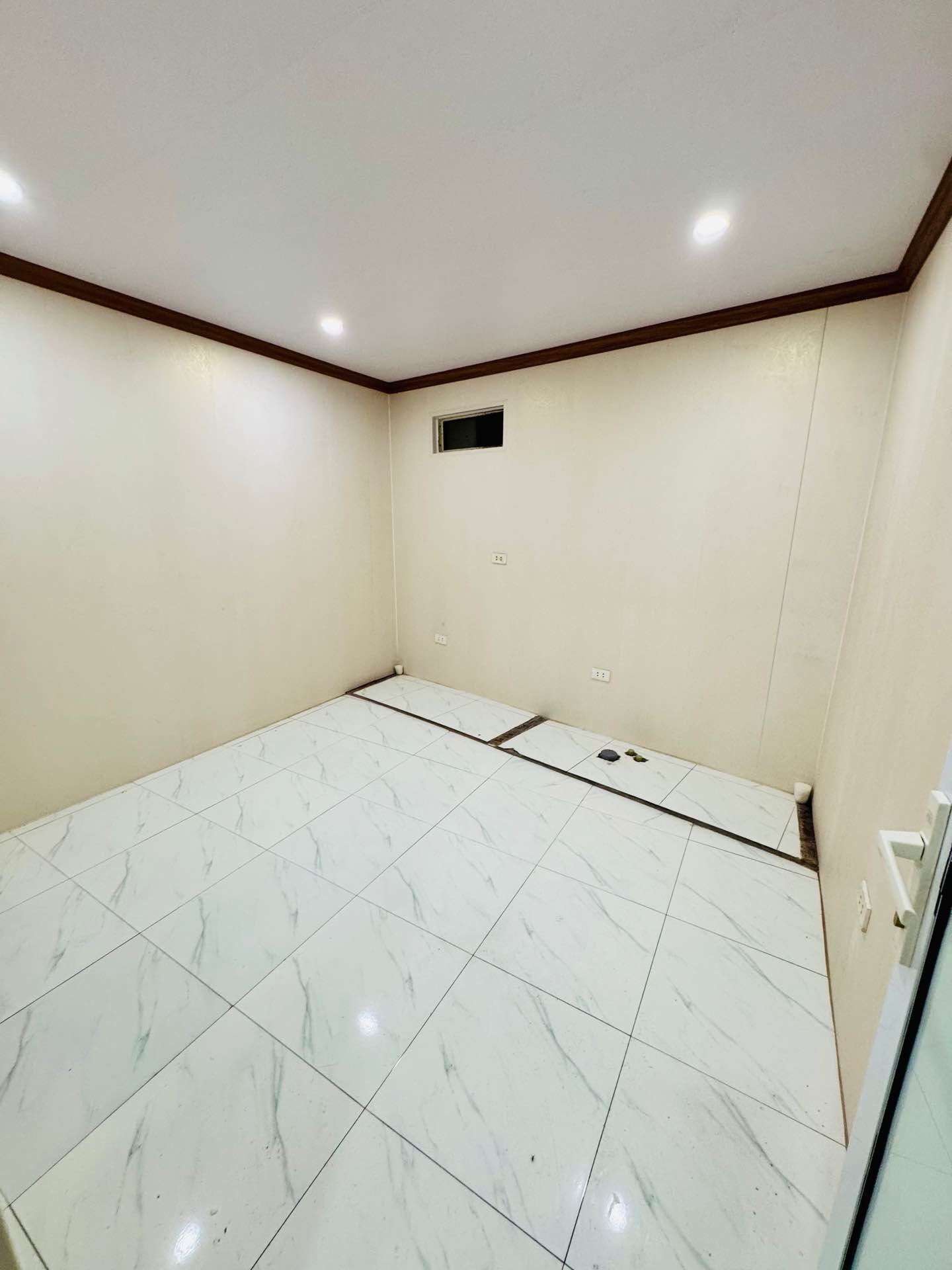 Bán nhà Sở Thượng - diện tích 45m2 2 tầng - lô góc thoáng - giá 2,98 tỷ