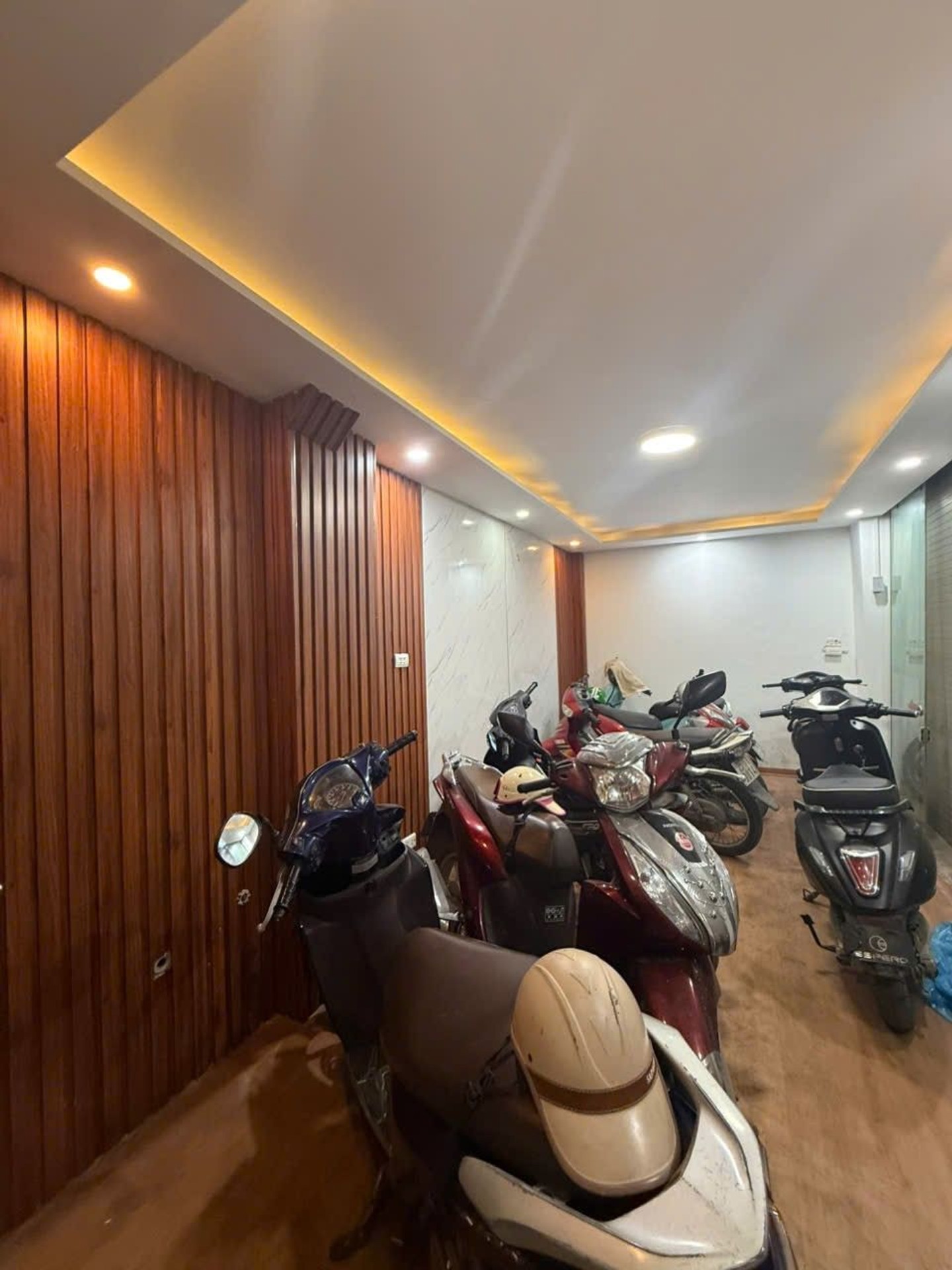 Bán nhà Vĩnh Hưng - diện tích 41m2 5 tầng - LÔ GÓC- 5 PHÒNG CHO THUÊ- KINH DOANH- NGÕ THÔNG - giá 6 tỷ