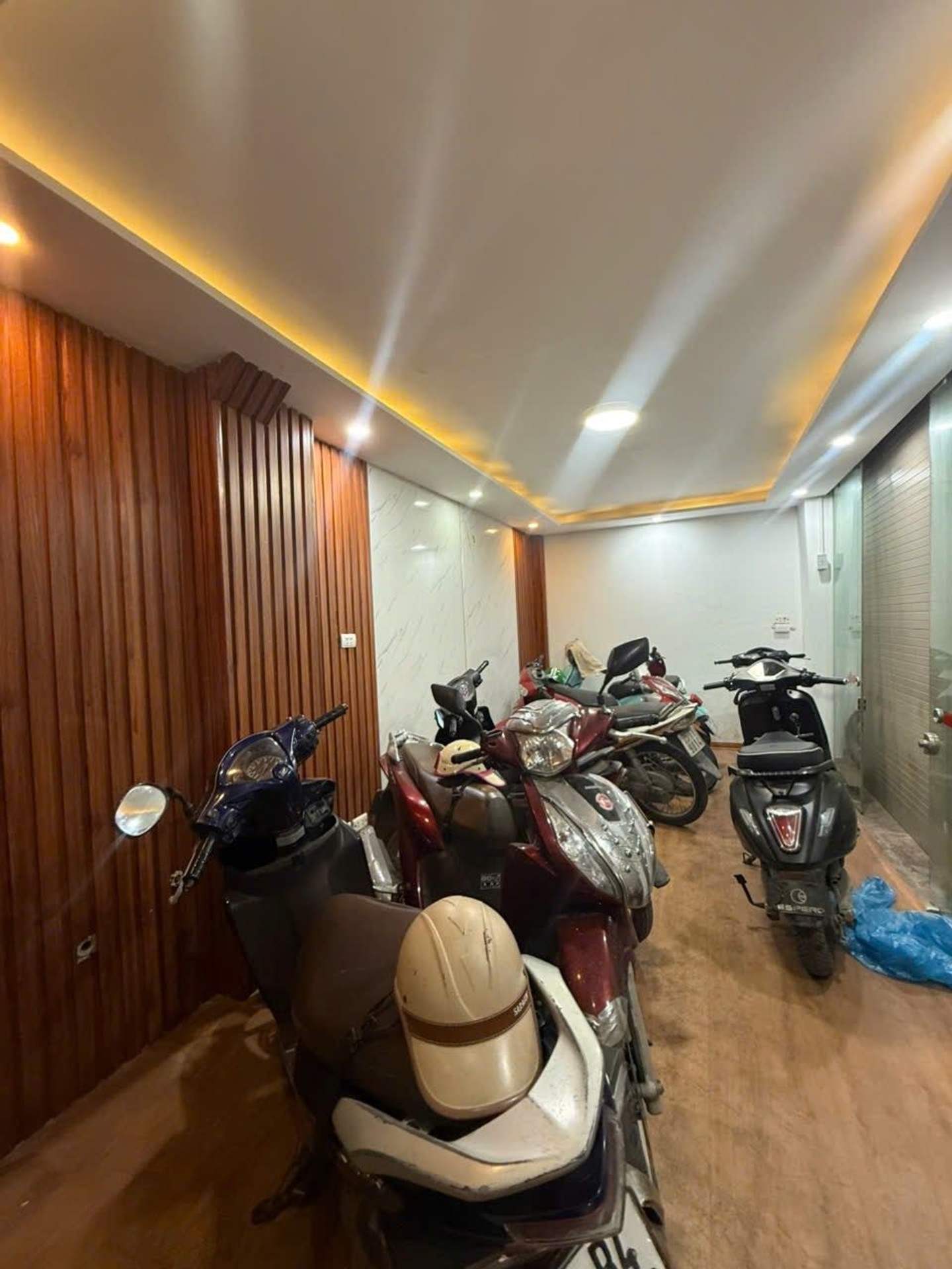 Bán nhà Vĩnh Hưng - diện tích 41m2 5 tầng - LÔ GÓC- 5 PHÒNG CHO THUÊ- KINH DOANH- NGÕ THÔNG - giá 6 tỷ