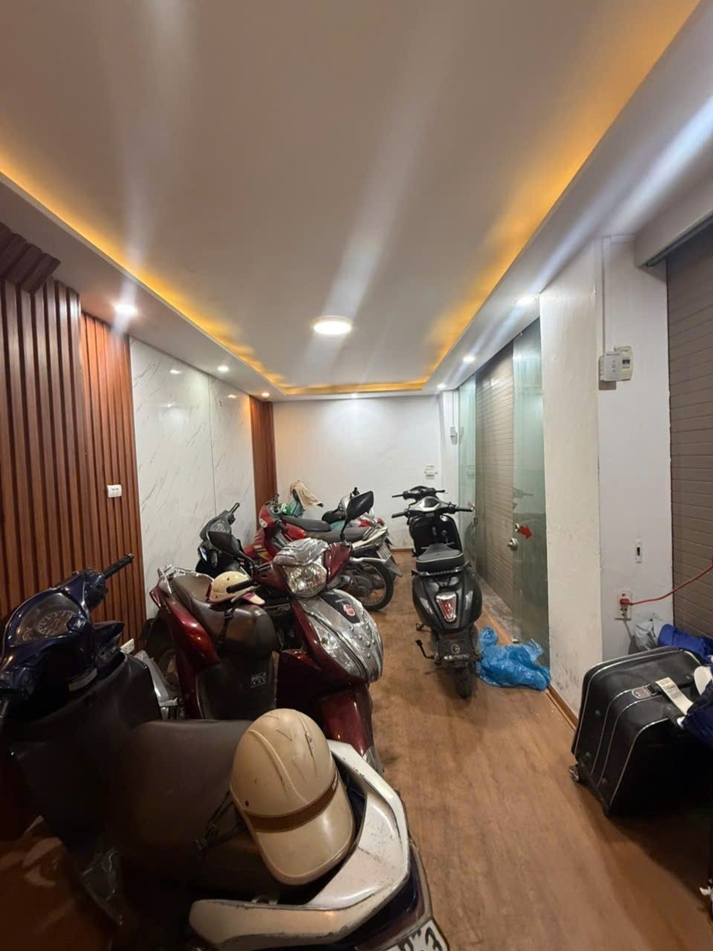 Bán nhà Vĩnh Hưng - diện tích 41m2 5 tầng - LÔ GÓC- 5 PHÒNG CHO THUÊ- KINH DOANH- NGÕ THÔNG - giá 6 tỷ