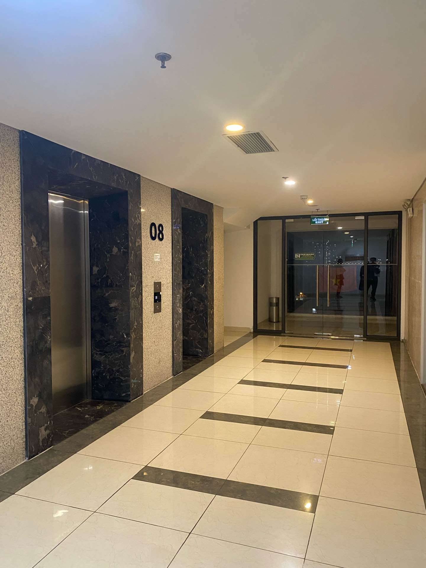 Bán căn hộ Minh Khai - diện tích 106m2 1 tầng - Căn hộ cao cấp Amber - giá 10,98 tỷ
