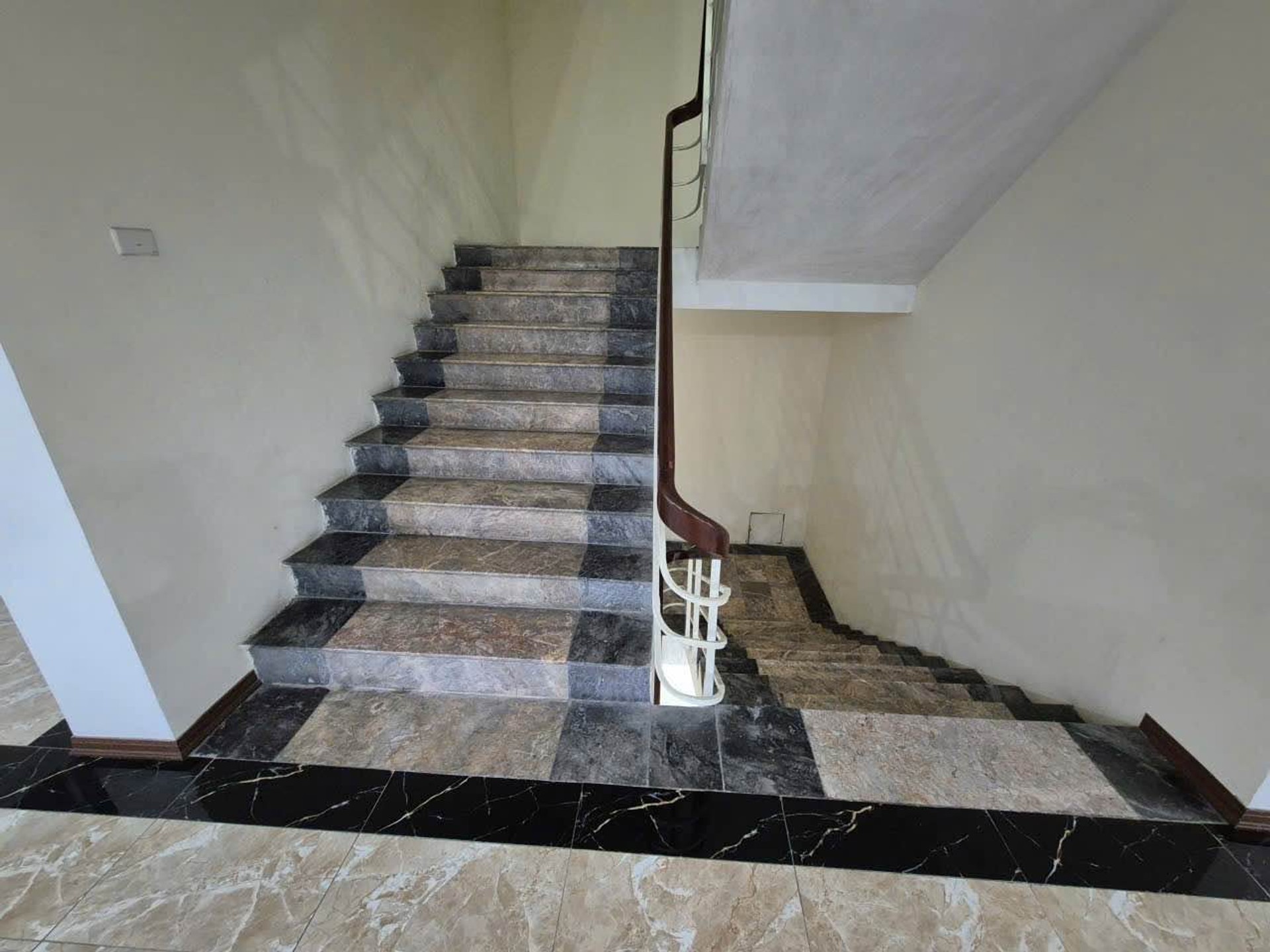 Bán nhà Nghiêm Xuân Yêm - diện tích 82m2 6 tầng - Nhà đẹp hiếm có - giá 6,8 tỷ