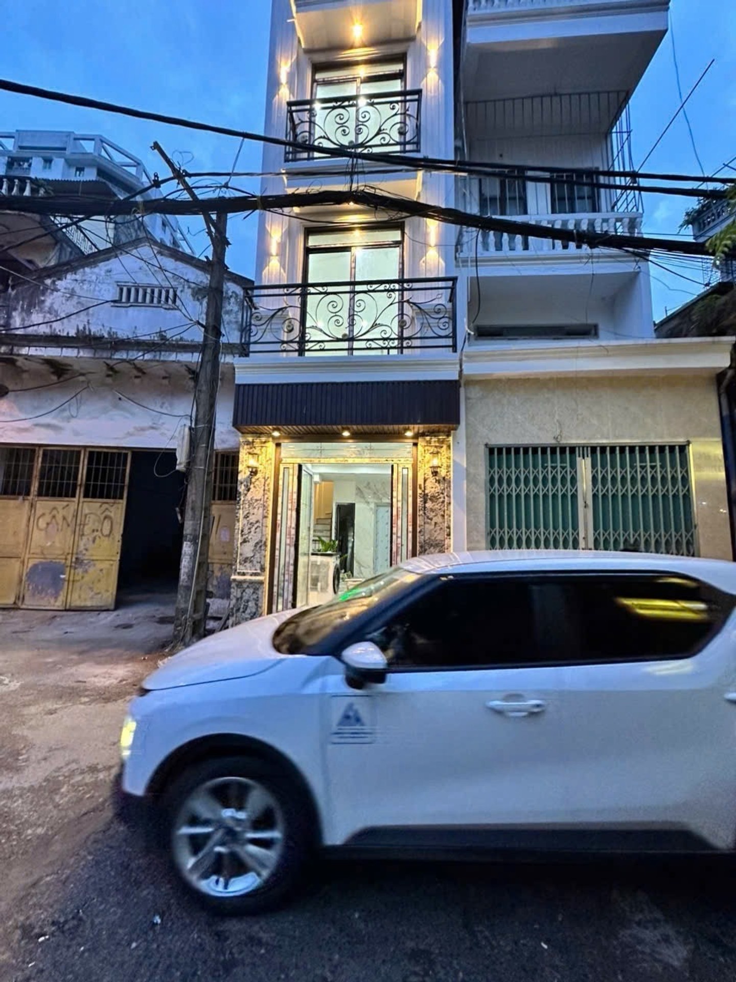 Bán nhà Trương Định - diện tích 27m2 6 tầng - Ô TÔ DỪNG ĐỖ NGÀY ĐÊM - giá 11,98 tỷ