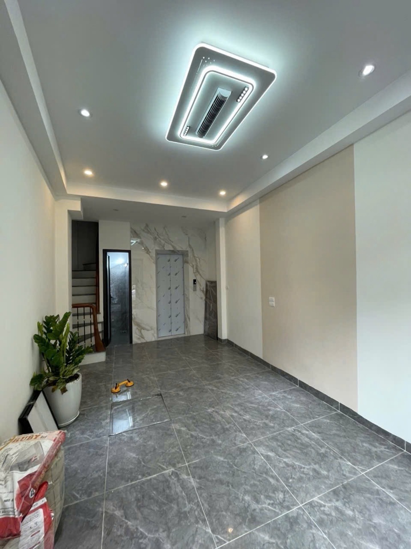 Bán nhà Trương Định - diện tích 27m2 6 tầng - Ô TÔ DỪNG ĐỖ NGÀY ĐÊM - giá 11,98 tỷ