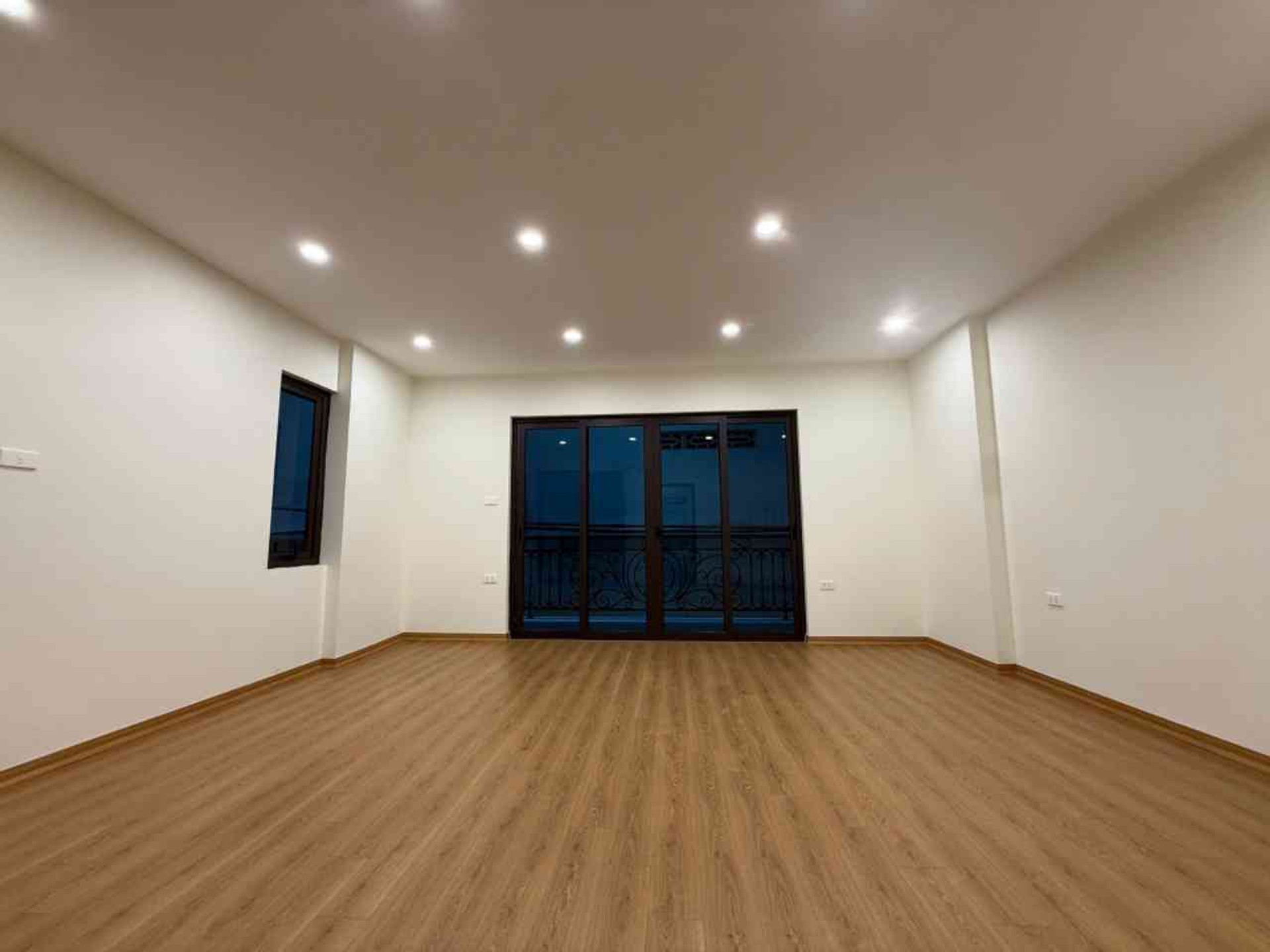 Bán nhà Lò Đúc - diện tích 40m2 6 tầng - Lô góc 3 mặt thoáng - giá 13,5 tỷ