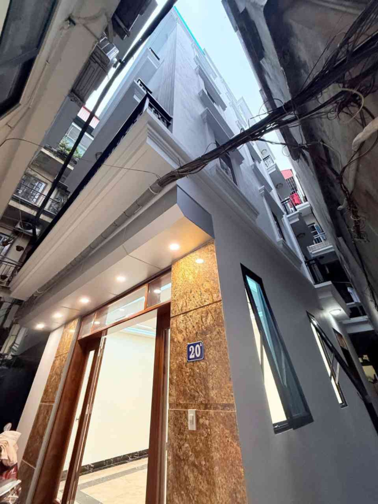 Bán nhà Lò Đúc - diện tích 40m2 6 tầng - Lô góc 3 mặt thoáng - giá 13,5 tỷ