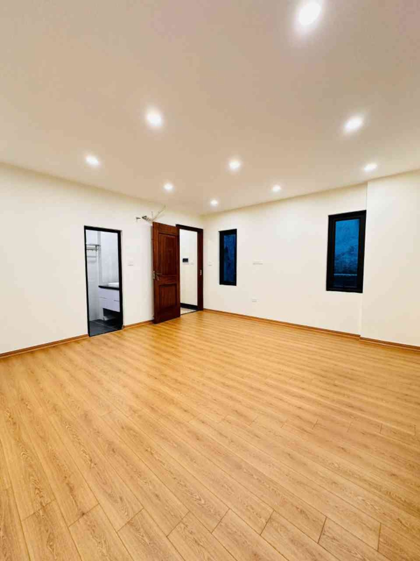 Bán nhà Lò Đúc - diện tích 40m2 6 tầng - Lô góc 3 mặt thoáng - giá 13,5 tỷ