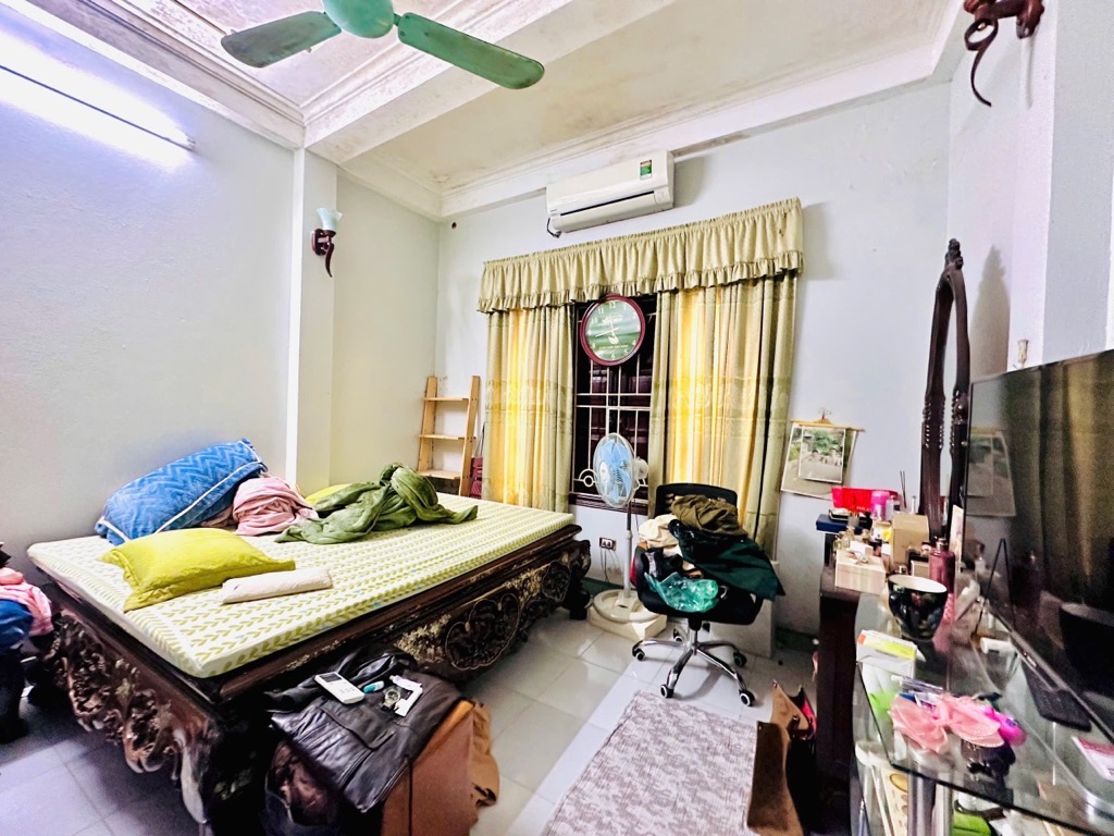 Bán nhà Chùa Quỳnh - diện tích 43m2 5 tầng - Ô TÔ DỪNG ĐỖ VỈA HÈ - giá 23 tỷ