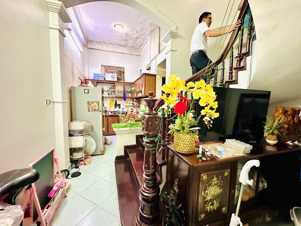 Bán nhà Chùa Quỳnh - diện tích 43m2 5 tầng - Ô TÔ DỪNG ĐỖ VỈA HÈ - giá 23 tỷ
