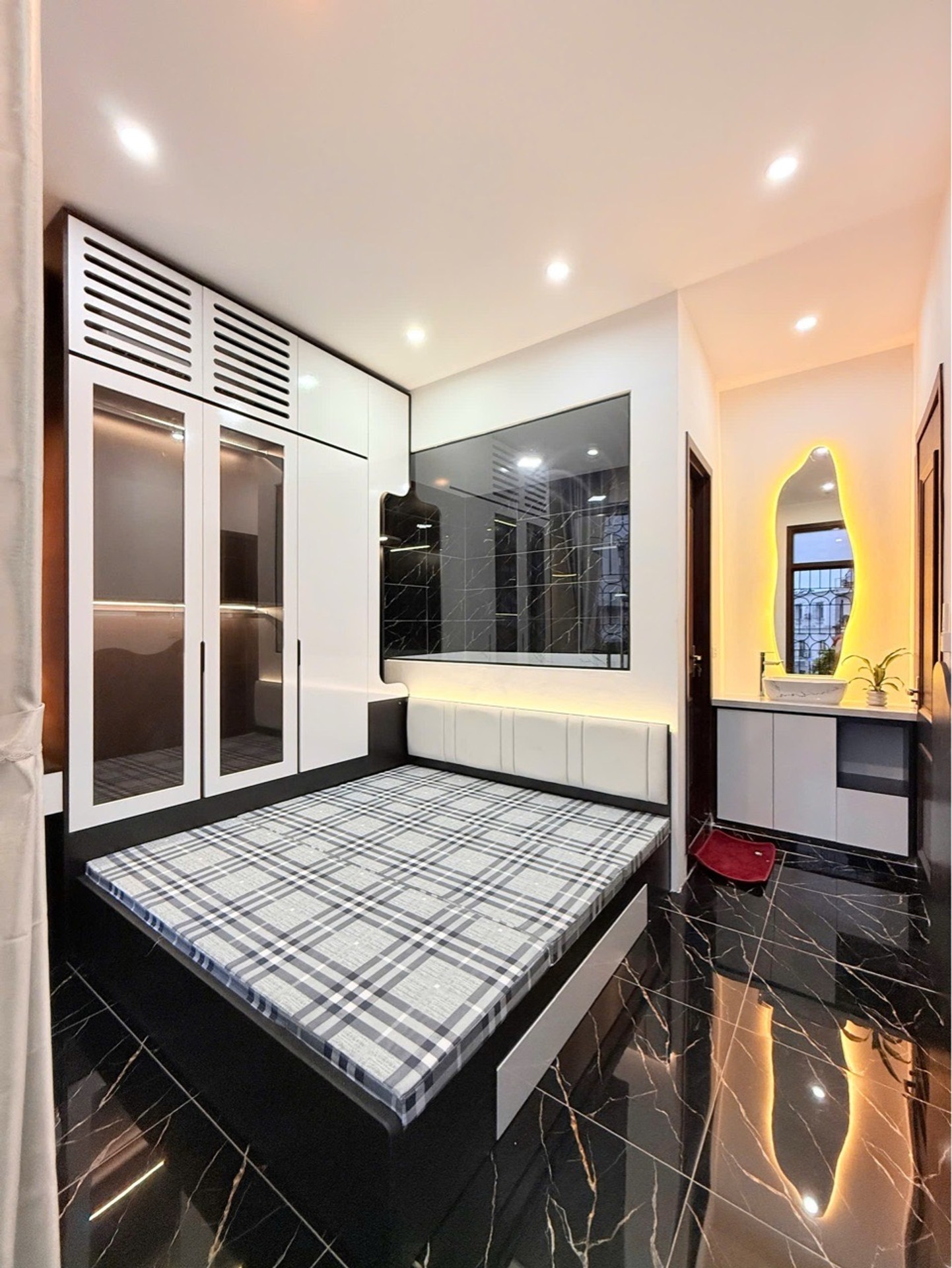 Bán nhà ngõ 67 Phùng Khoang - diện tích 70m2 3 tầng - Căn hộ 3PN - giá 4,39 tỷ