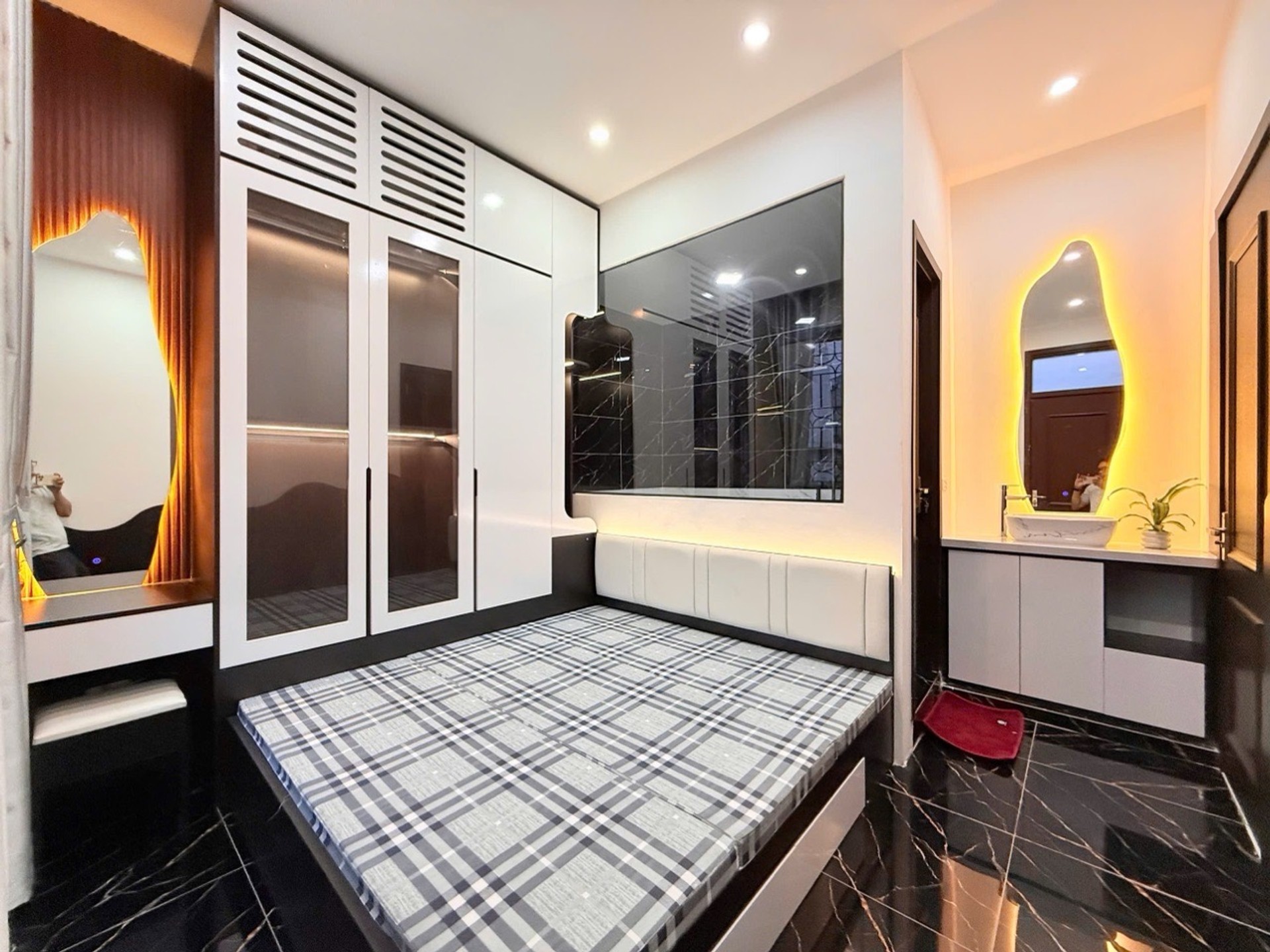 Bán nhà ngõ 67 Phùng Khoang - diện tích 70m2 3 tầng - Căn hộ 3PN - giá 4,39 tỷ