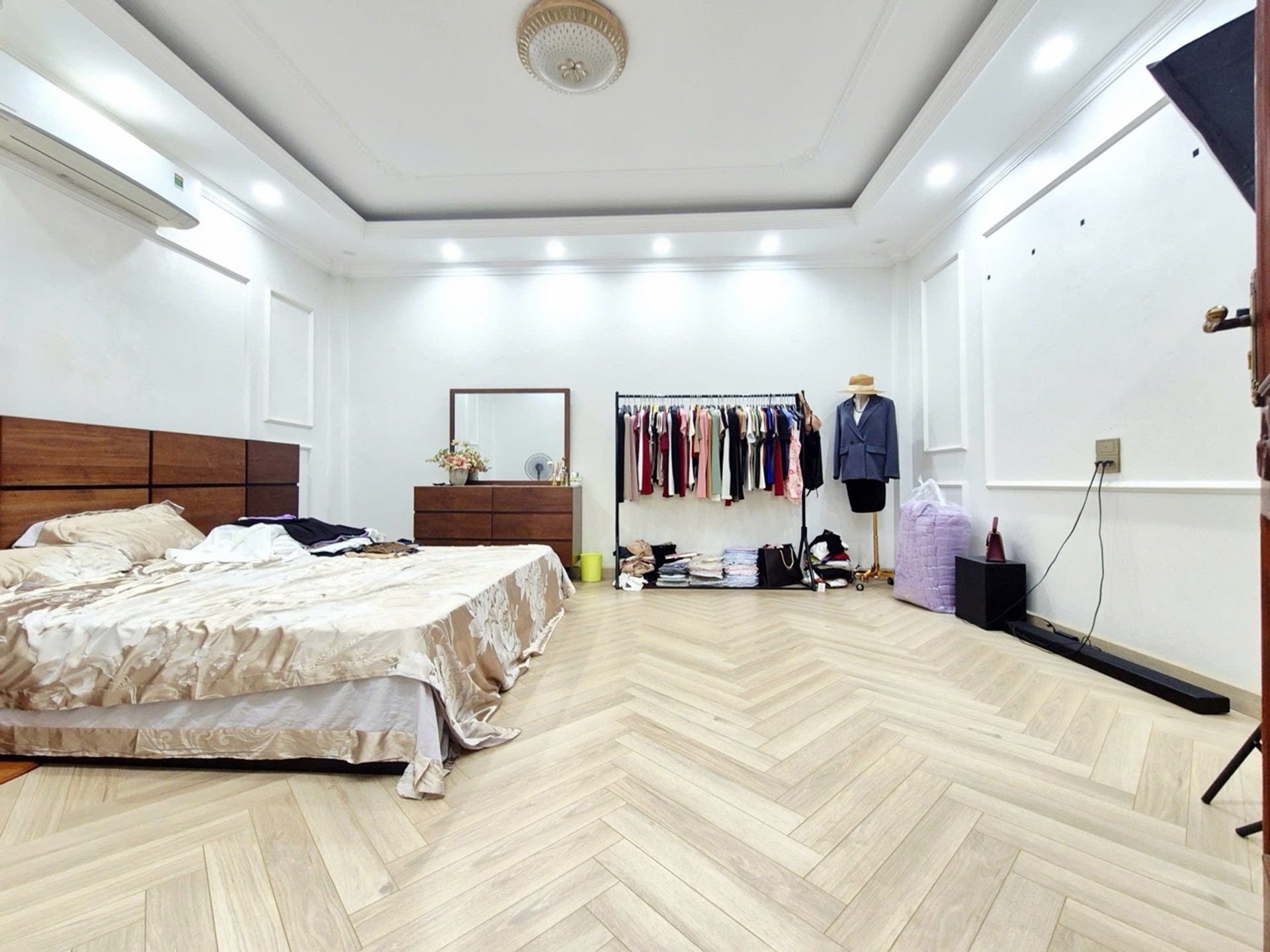 Bán nhà Ô DV06 - diện tích 60m2 5 tầng - Đường xe tải tránh, ô tô vào nhà - giá 23,6 tỷ