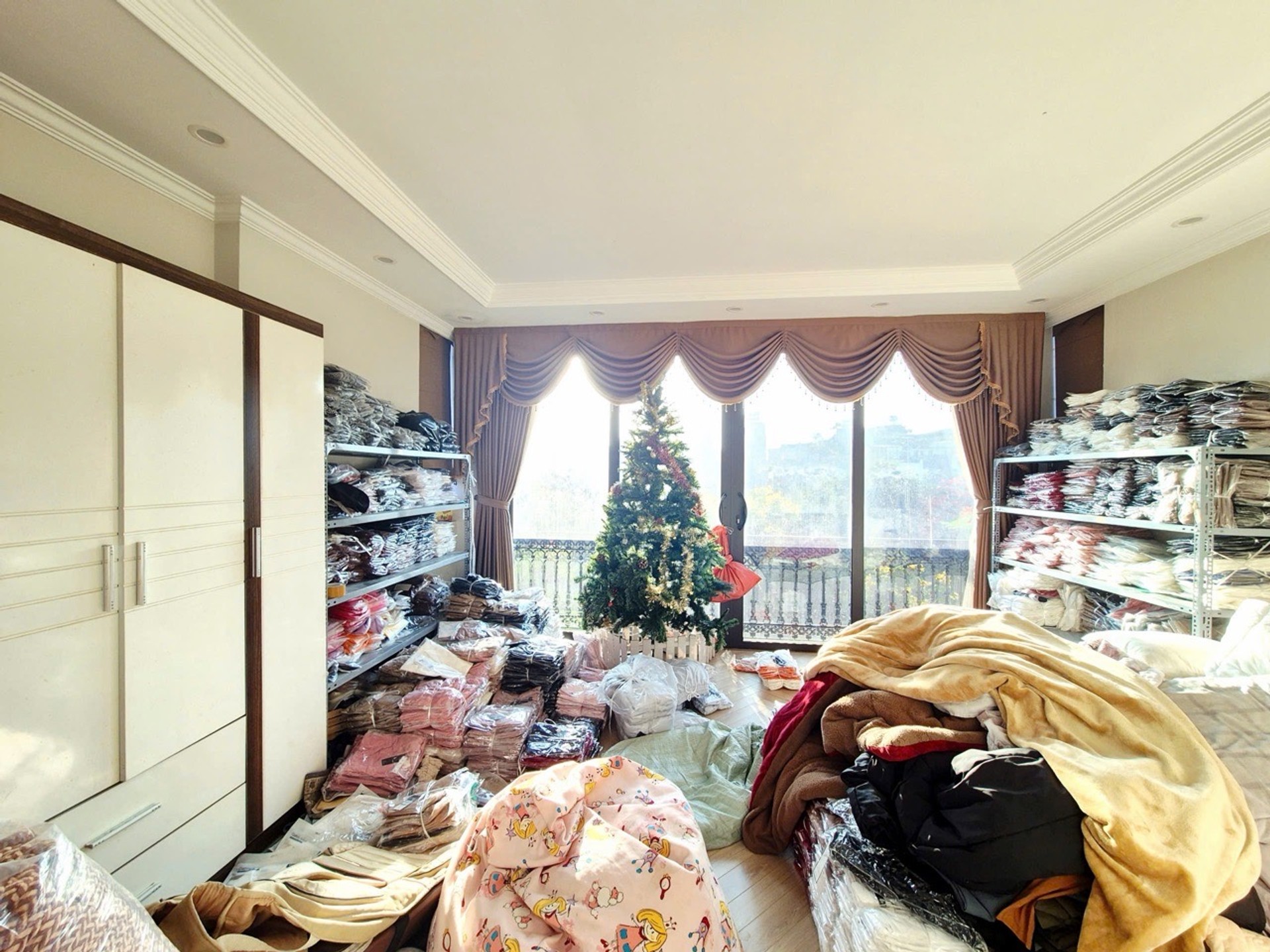 Bán nhà Ô DV06 - diện tích 60m2 5 tầng - Đường xe tải tránh, ô tô vào nhà - giá 23,6 tỷ