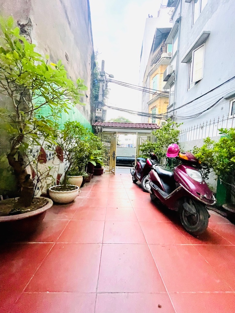 Bán nhà Trương Định - diện tích 108m2 4 tầng - Ô TÔ TRÁNH VỈA HÈ 2 BÊN - giá 26,5 tỷ