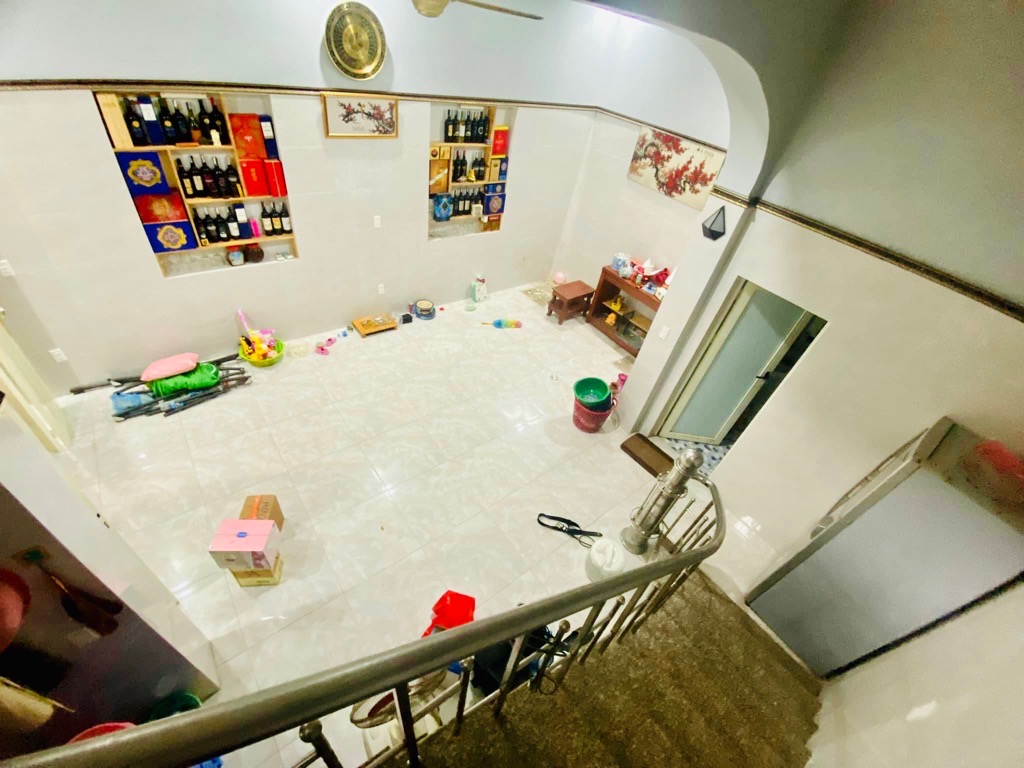 Bán nhà Trương Định - diện tích 108m2 4 tầng - Ô TÔ TRÁNH VỈA HÈ 2 BÊN - giá 26,5 tỷ