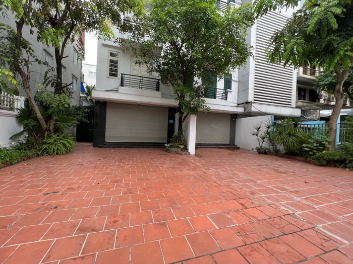 Bán nhà Hoàng Cầu - diện tích 170m2 5 tầng - Mặt phố Hoàng Cầu, gần khu hành chính quận - giá 50 tỷ