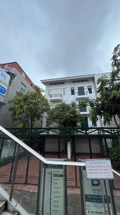 Bán nhà Hoàng Cầu - diện tích 170m2 5 tầng - Mặt phố Hoàng Cầu, gần khu hành chính quận - giá 50 tỷ