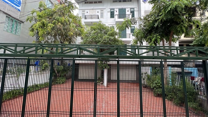 Bán nhà Hoàng Cầu - diện tích 170m2 5 tầng - Mặt phố Hoàng Cầu, gần khu hành chính quận - giá 50 tỷ