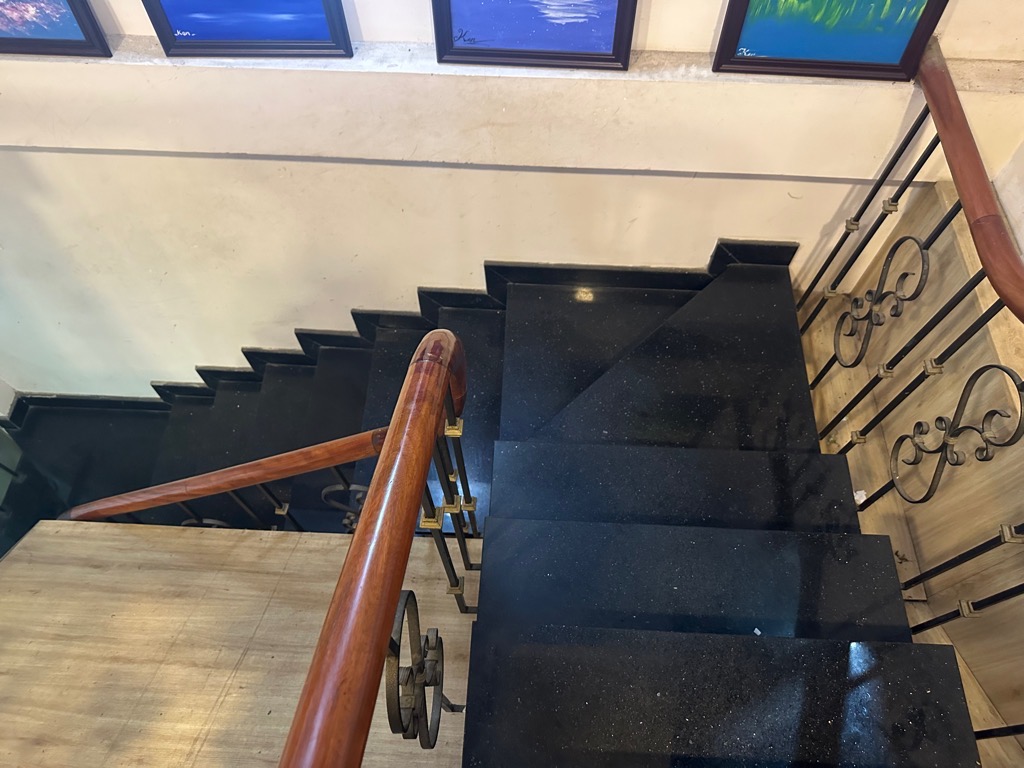 Bán nhà Tứ Hiệp - diện tích 185m2 5 tầng - Lô góc 2 mặt thoáng - giá 46 tỷ