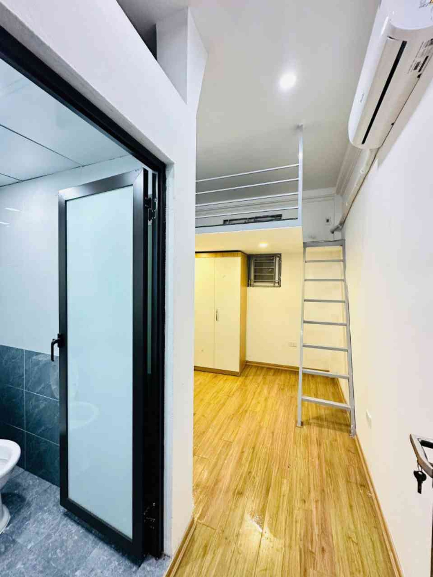 Bán nhà Triều Khúc - diện tích 34m2 5 tầng - Ô tô tránh - giá 9,5 tỷ