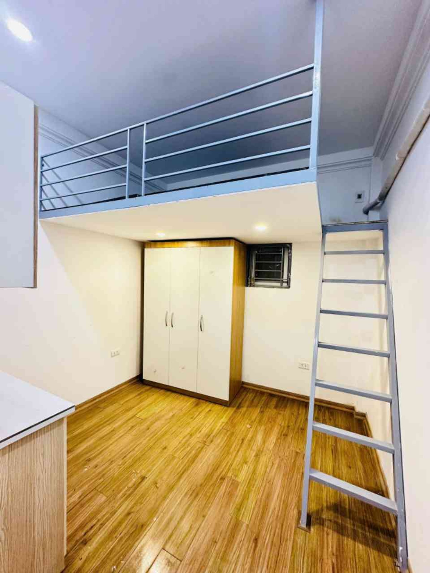 Bán nhà Triều Khúc - diện tích 34m2 5 tầng - Ô tô tránh - giá 9,5 tỷ