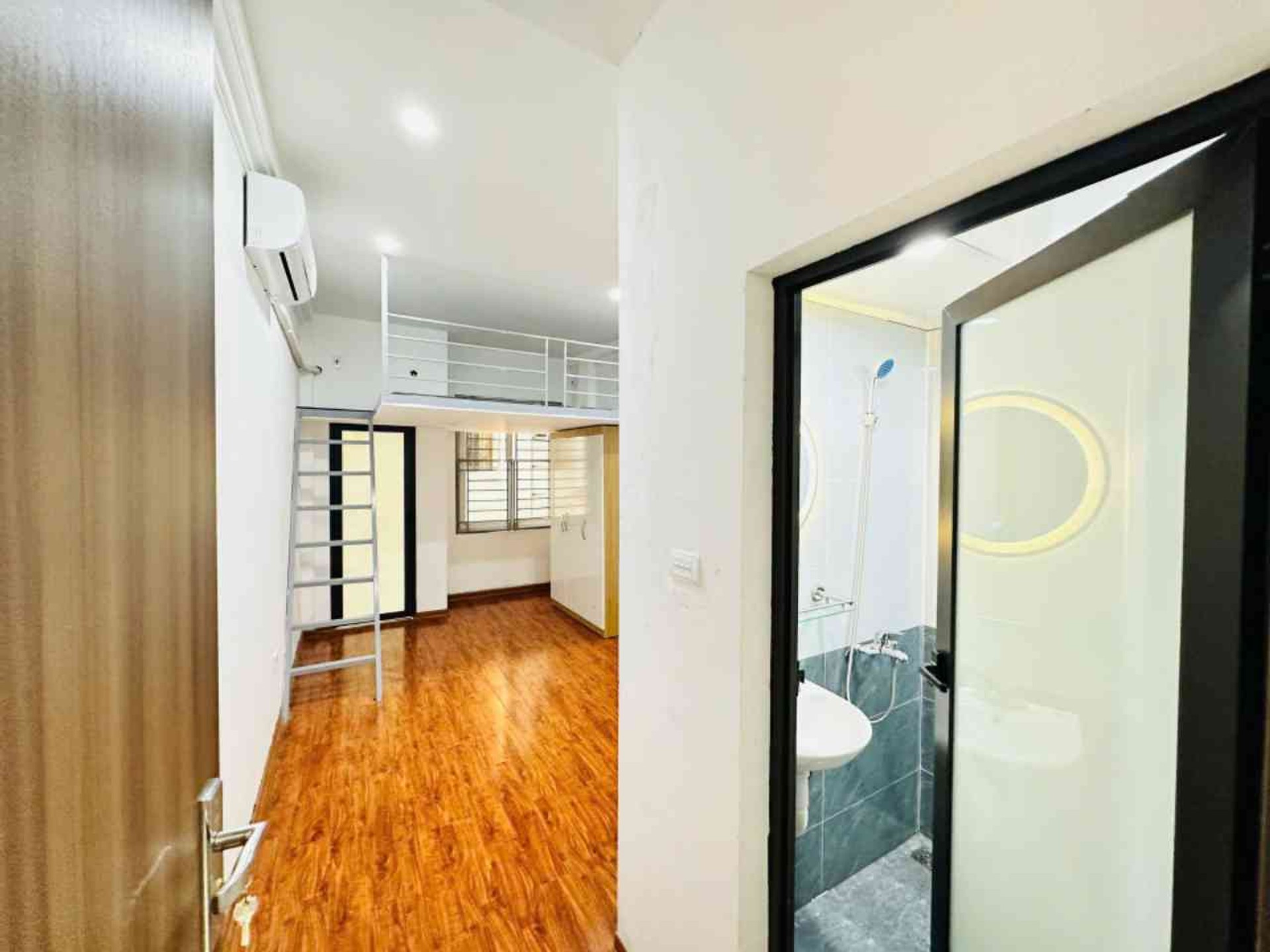 Bán nhà Triều Khúc - diện tích 34m2 5 tầng - Ô tô tránh - giá 9,5 tỷ
