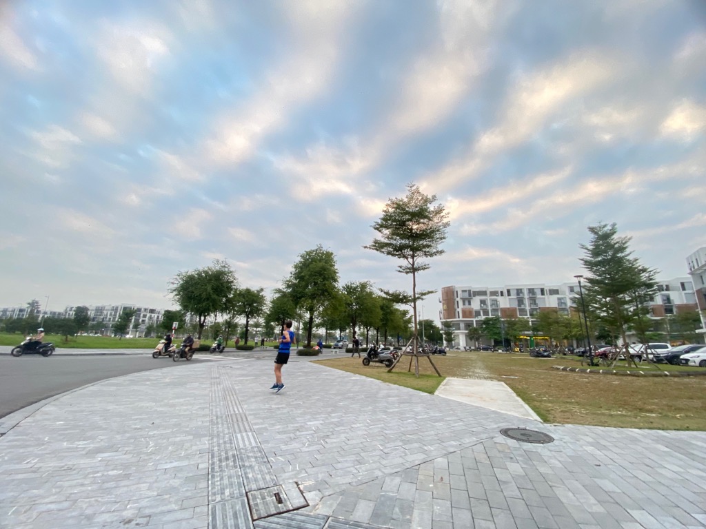 Bán nhà Nguyễn Xiển - diện tích 119.4m2 4 tầng - LÔ GÓC - VỈA HÈ TO TƯỚNG - giá 52,5 tỷ