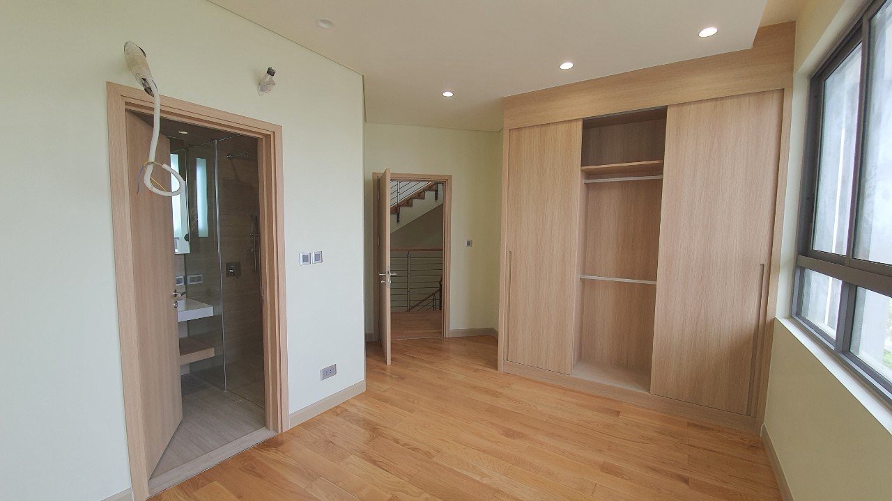 Bán nhà Nguyễn Xiển - diện tích 119.4m2 4 tầng - LÔ GÓC - VỈA HÈ TO TƯỚNG - giá 52,5 tỷ