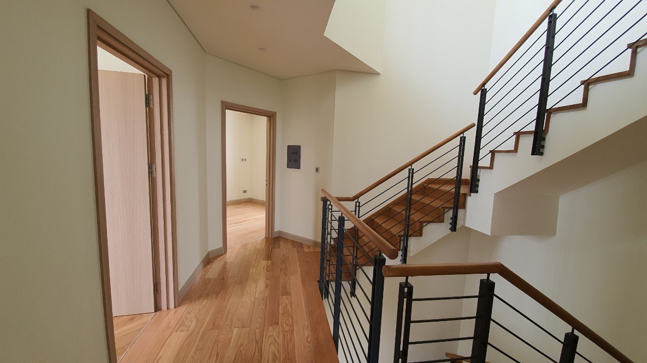 Bán nhà Nguyễn Xiển - diện tích 119.4m2 4 tầng - LÔ GÓC - VỈA HÈ TO TƯỚNG - giá 52,5 tỷ