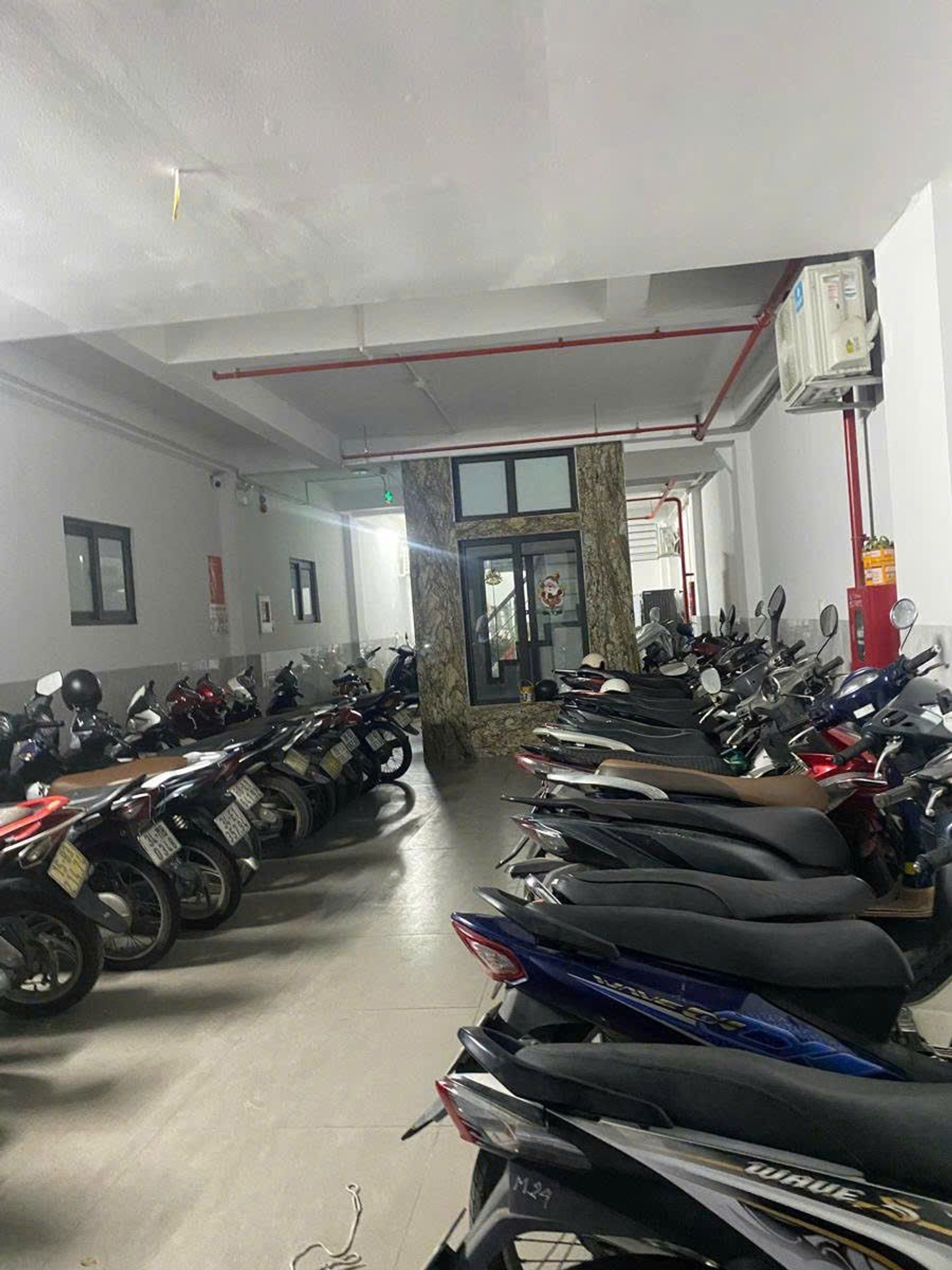 Bán nhà Bùi Xương Trạch - diện tích 113m2 8 tầng - Ô TÔ VÀO THOẢI MÁI - giá 37,3 tỷ