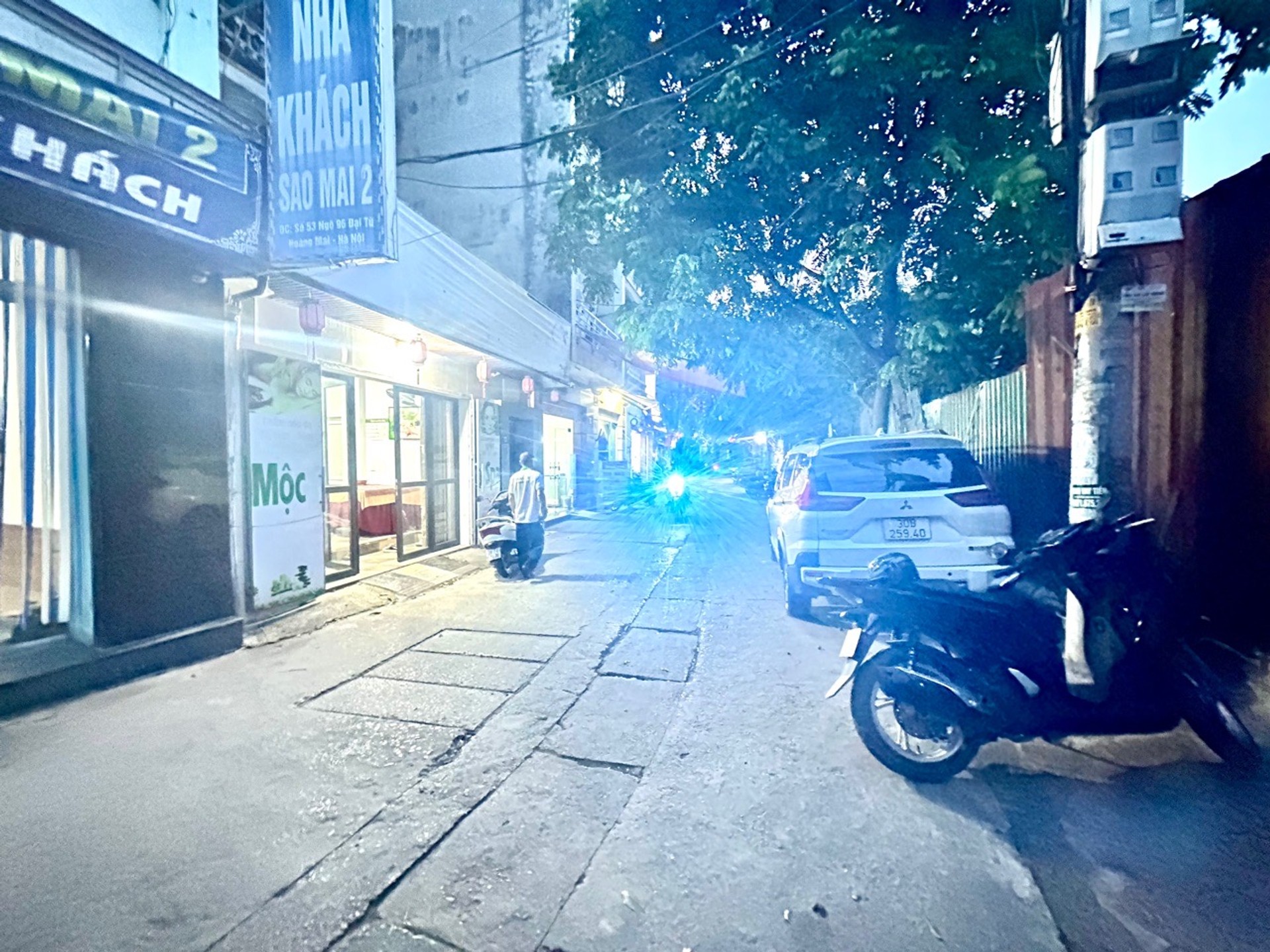Bán nhà Đại Từ - diện tích 98m2 3 tầng - ô tô tránh - giá 32 tỷ
