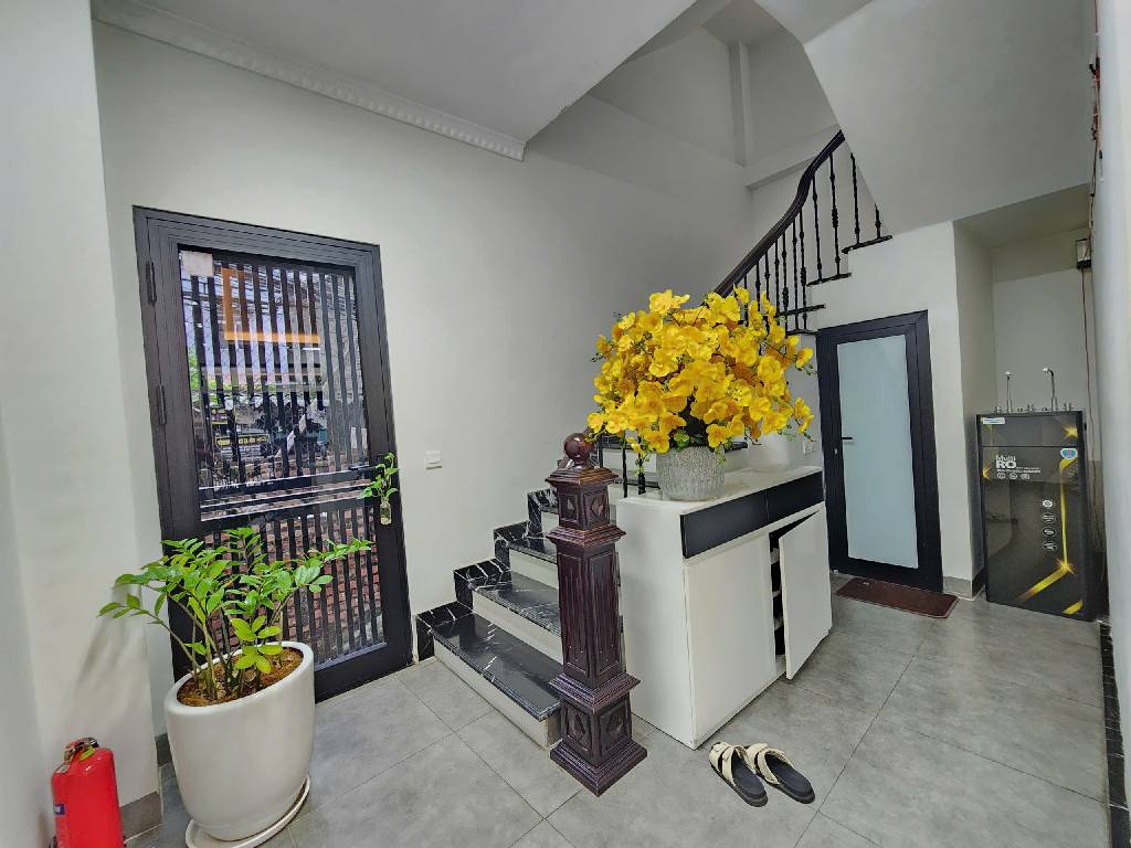 Bán nhà Bờ Sông Sét - diện tích 49m2 5 tầng - Lô góc 3 mặt ngõ - giá 27 tỷ