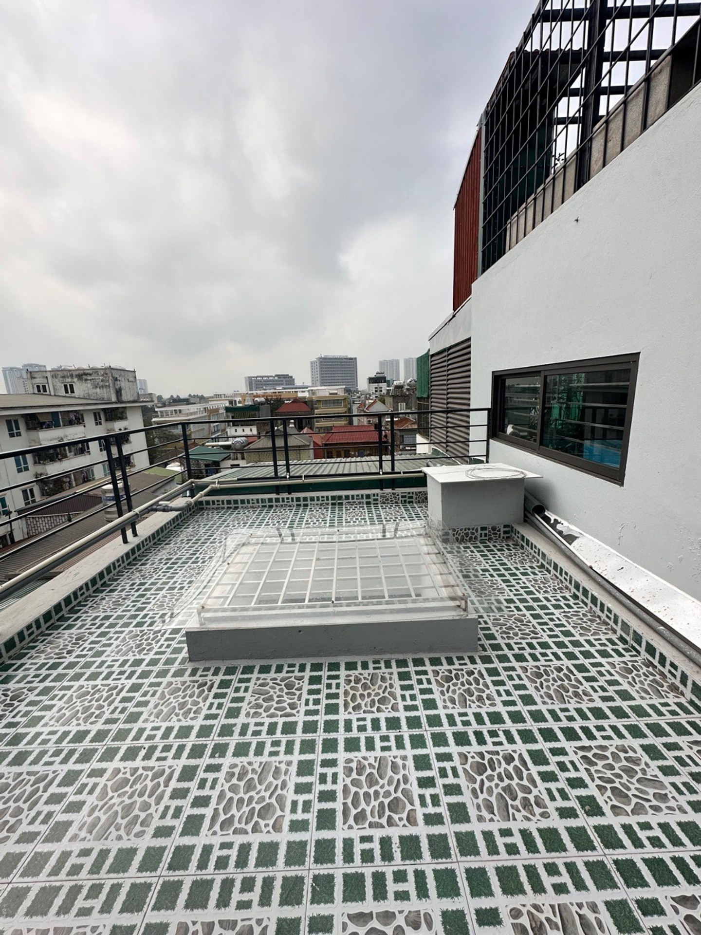 Bán nhà Đông Thiên - diện tích 36m2 6 tầng - 8 phòng ngủ - giá 7,6 tỷ