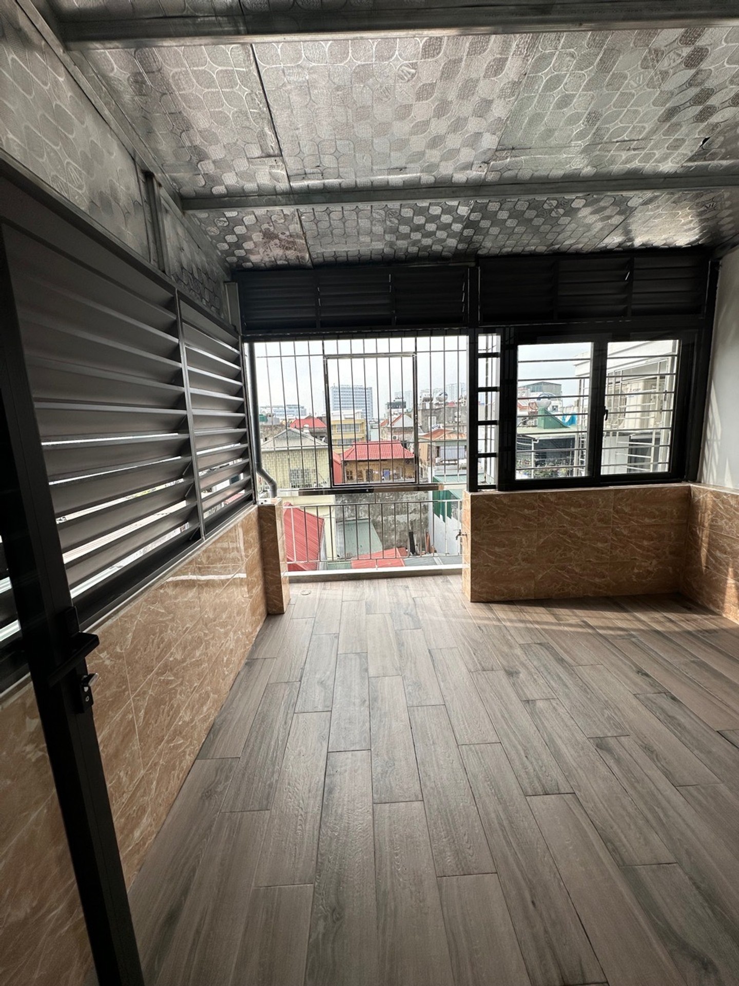 Bán nhà Đông Thiên - diện tích 36m2 6 tầng - 8 phòng ngủ - giá 7,6 tỷ