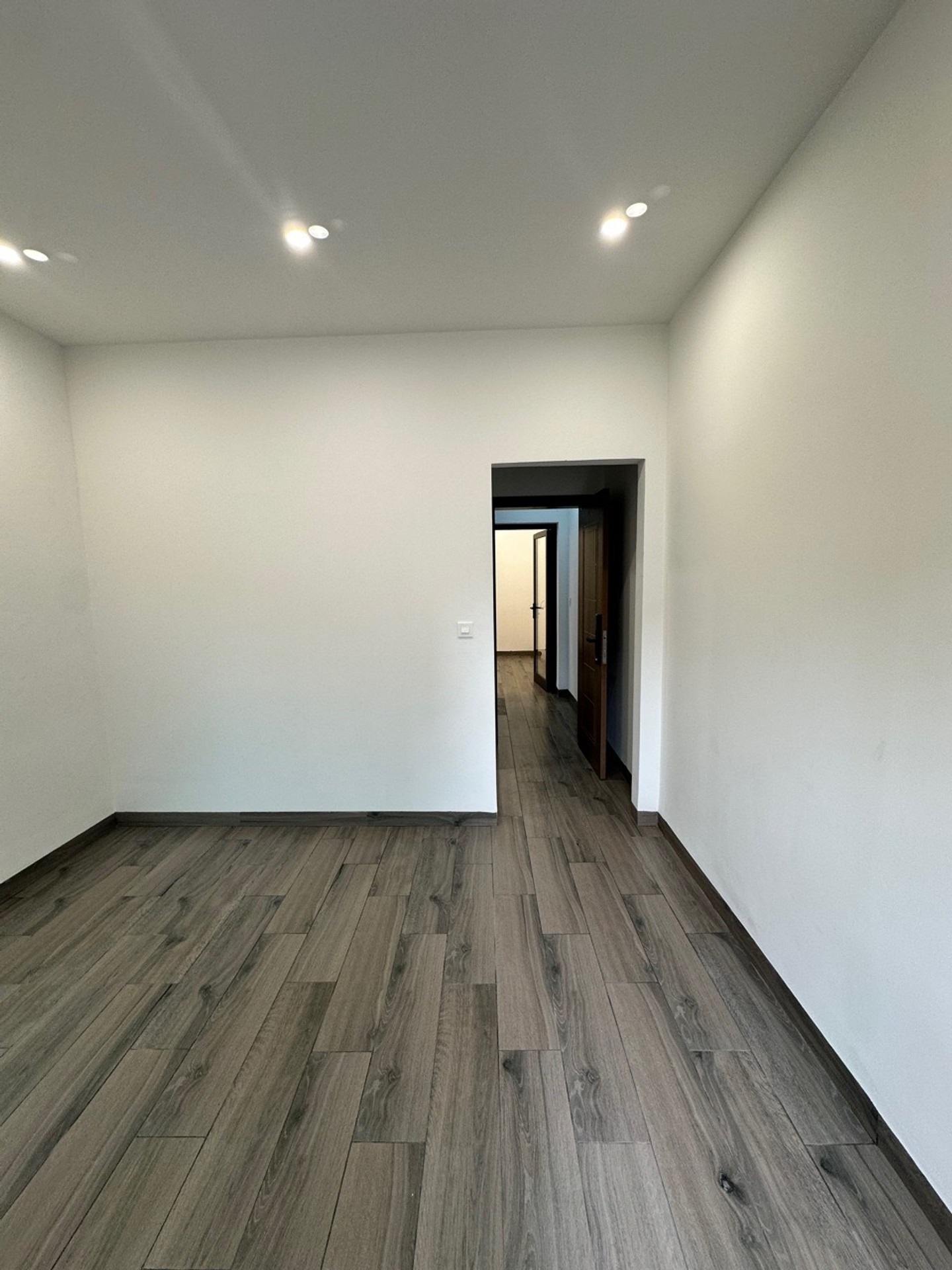 Bán nhà Đông Thiên - diện tích 36m2 6 tầng - 8 phòng ngủ - giá 7,6 tỷ