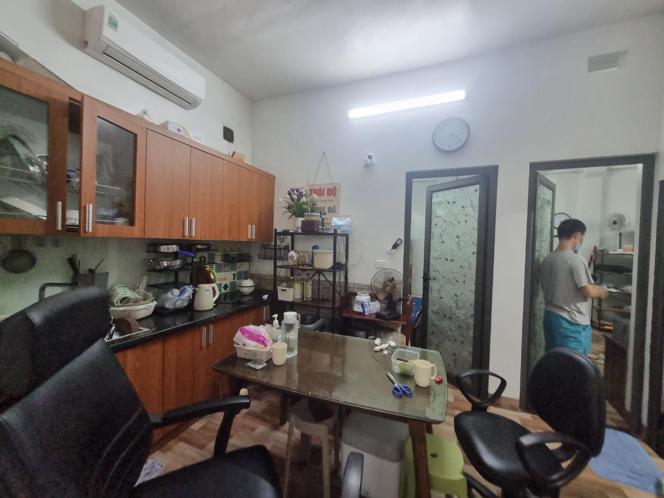 Bán nhà Kim Giang - diện tích 95m2 5 tầng - Ngõ thông - giá 25 tỷ