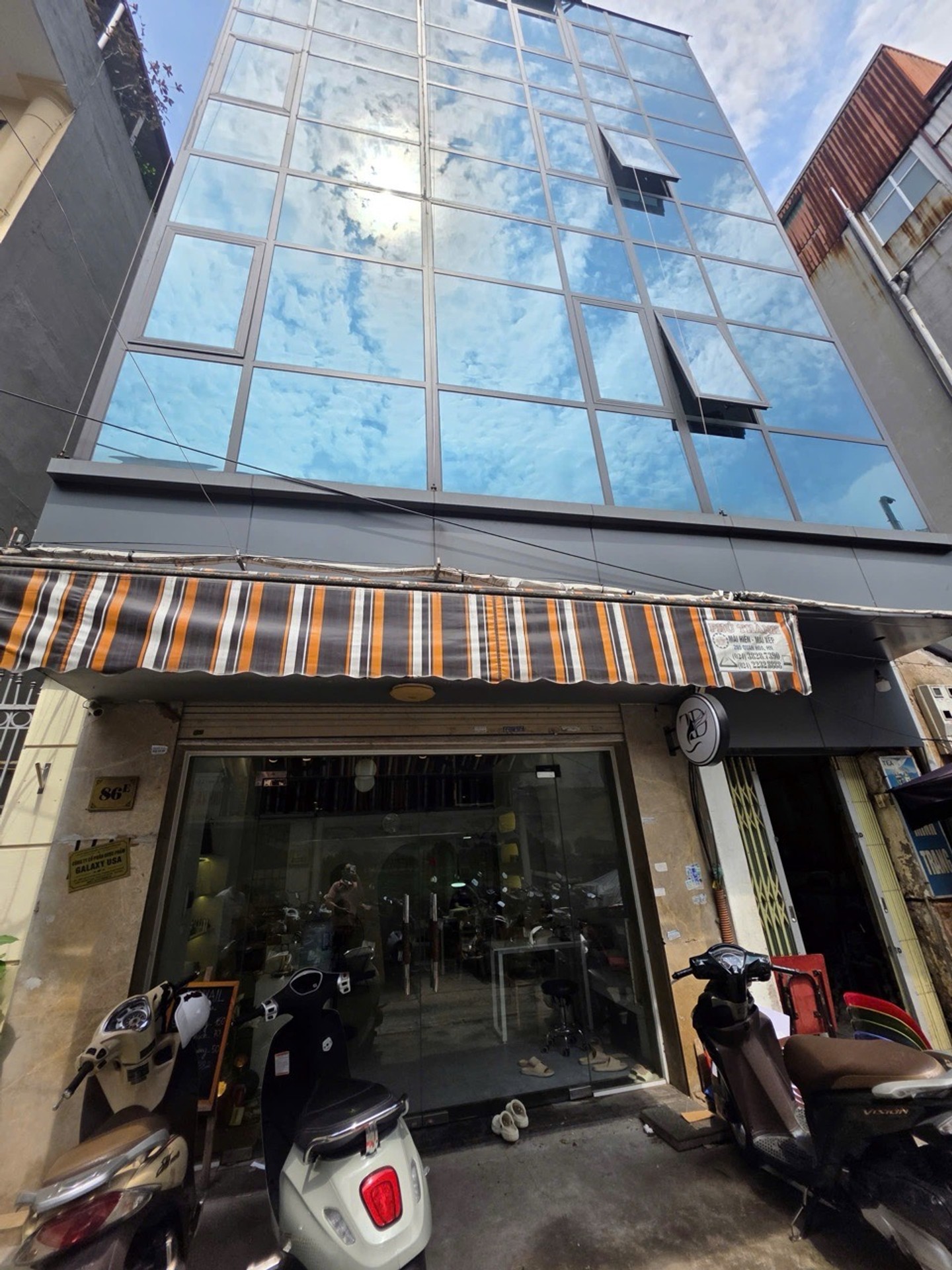 Bán nhà Lê Văn Hưu - diện tích 30m2 1 tầng - Ô tô tránh - giá 8,5 tỷ