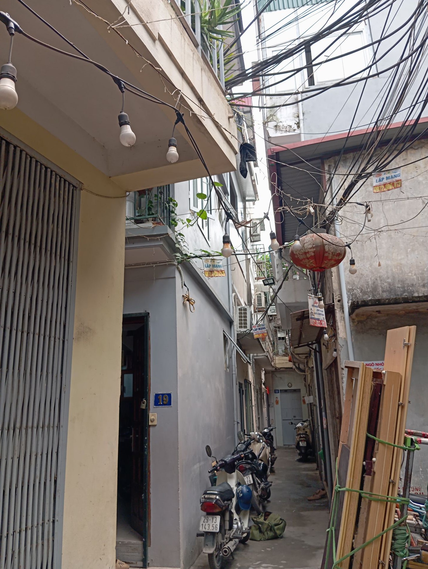 Bán nhà Lĩnh Nam - diện tích 21m2 3 tầng - Cực hiếm - giá 2,4 tỷ