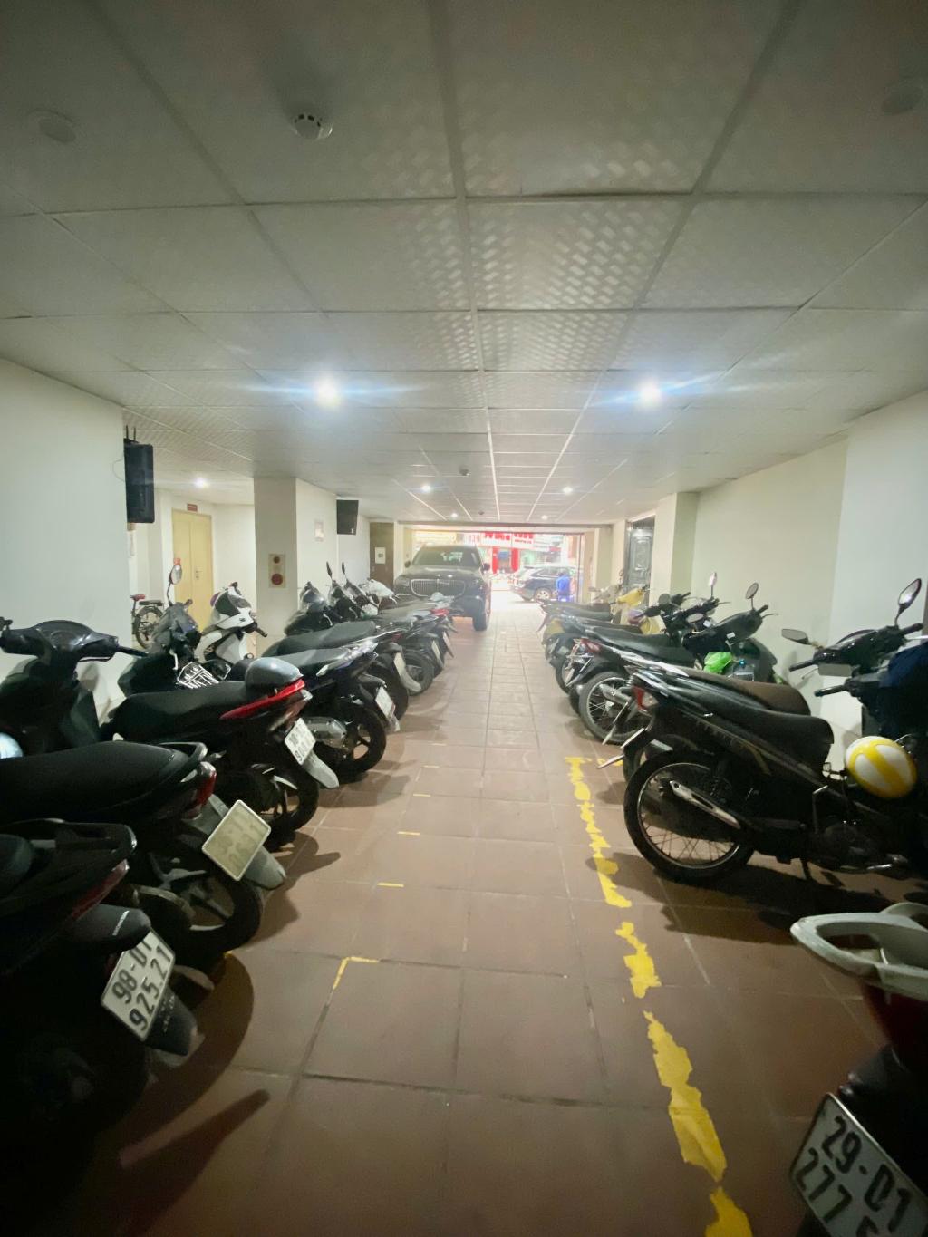 Bán nhà Lê Thanh Nghị - diện tích 457m2 9 tầng - Mặt phố kinh doanh - giá 295 tỷ