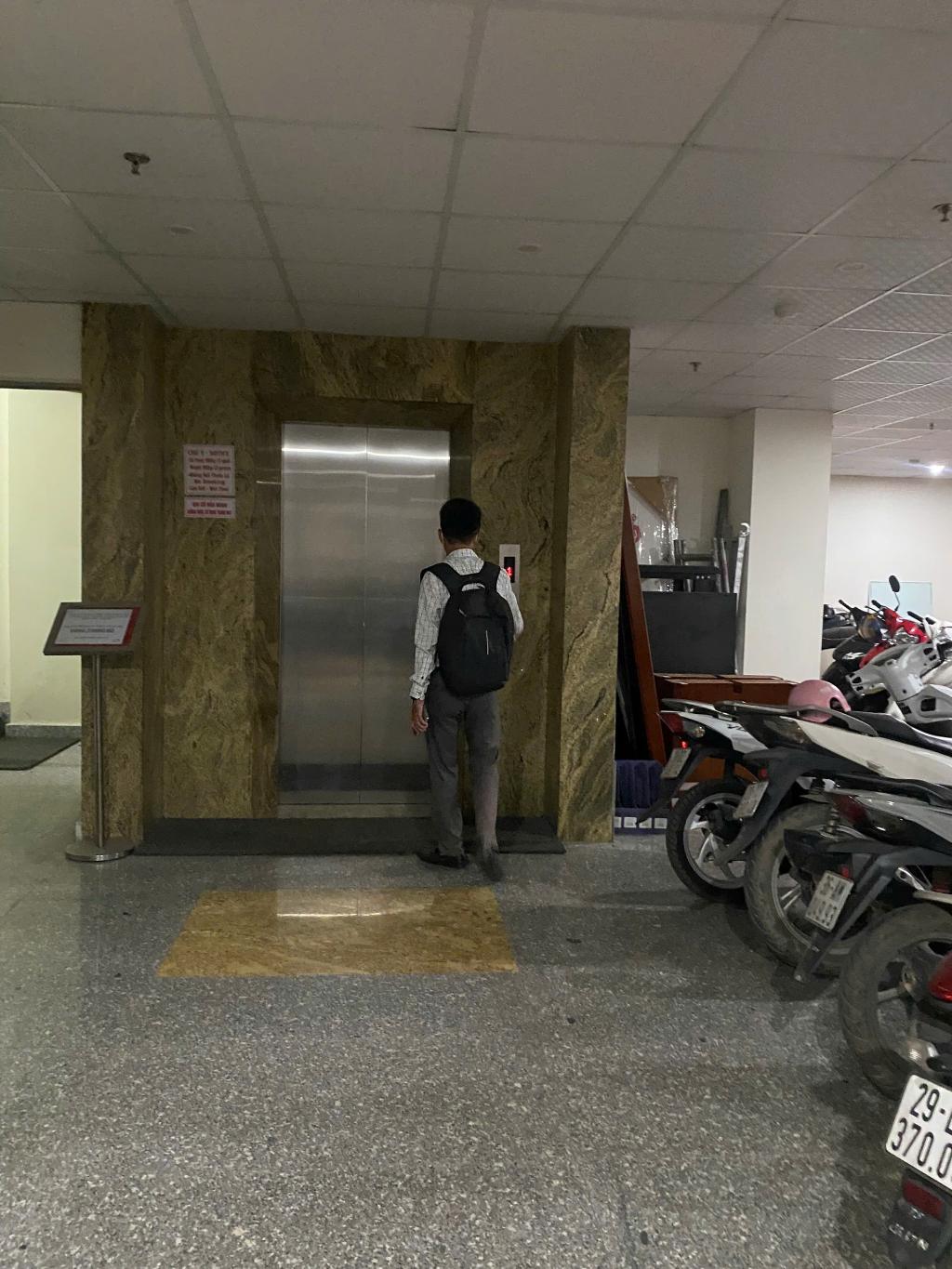 Bán nhà Lê Thanh Nghị - diện tích 457m2 9 tầng - Mặt phố kinh doanh - giá 295 tỷ