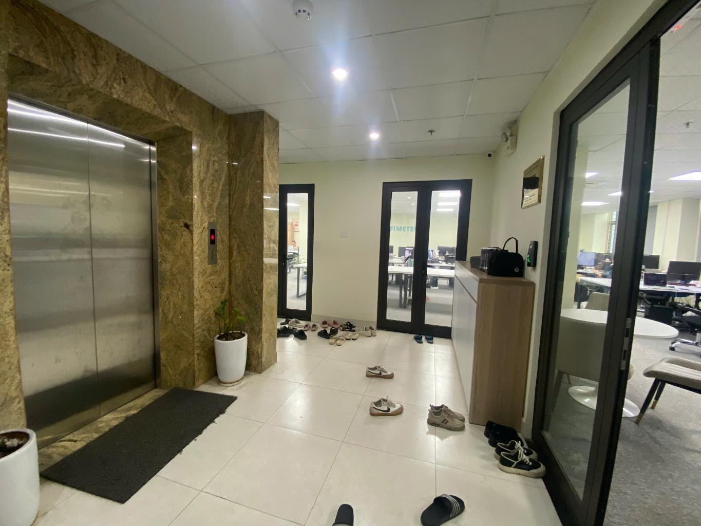 Bán nhà Lê Thanh Nghị - diện tích 457m2 9 tầng - Mặt phố kinh doanh - giá 295 tỷ