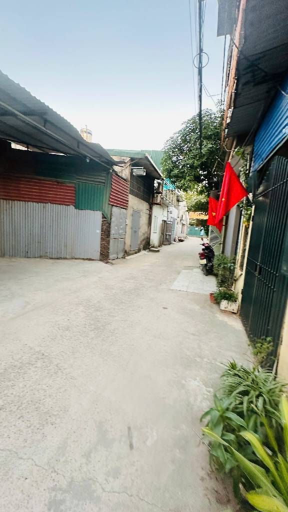 Bán nhà Tân Mai - diện tích 50m2 2 tầng - Ô tô tránh - giá 3,8 tỷ