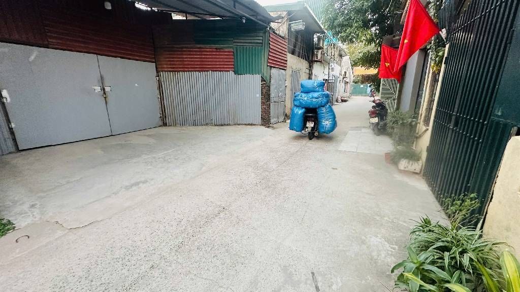 Bán nhà Tân Mai - diện tích 50m2 2 tầng - Ô tô tránh - giá 3,8 tỷ