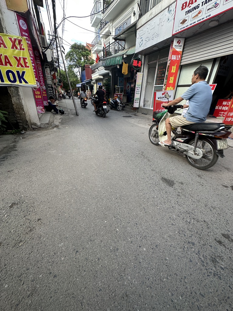 Bán nhà Đông Thiên - diện tích 180m2 3 tầng - ô tô đỗ cửa - giá 31,4 tỷ