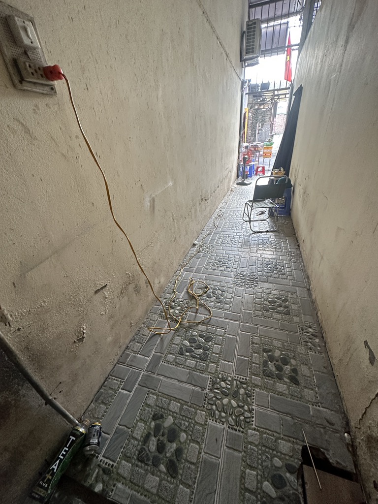 Bán nhà Đông Thiên - diện tích 180m2 3 tầng - ô tô đỗ cửa - giá 31,4 tỷ