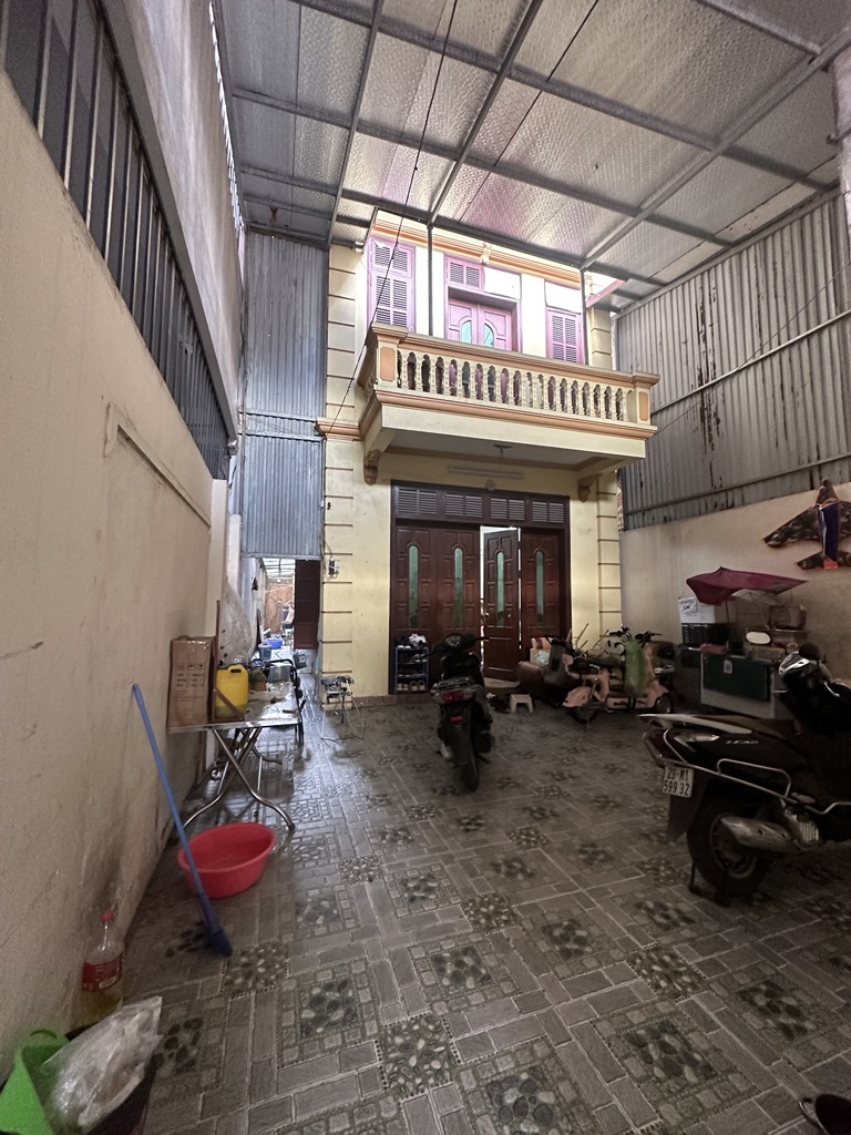 Bán nhà Đông Thiên - diện tích 180m2 3 tầng - ô tô đỗ cửa - giá 31,4 tỷ