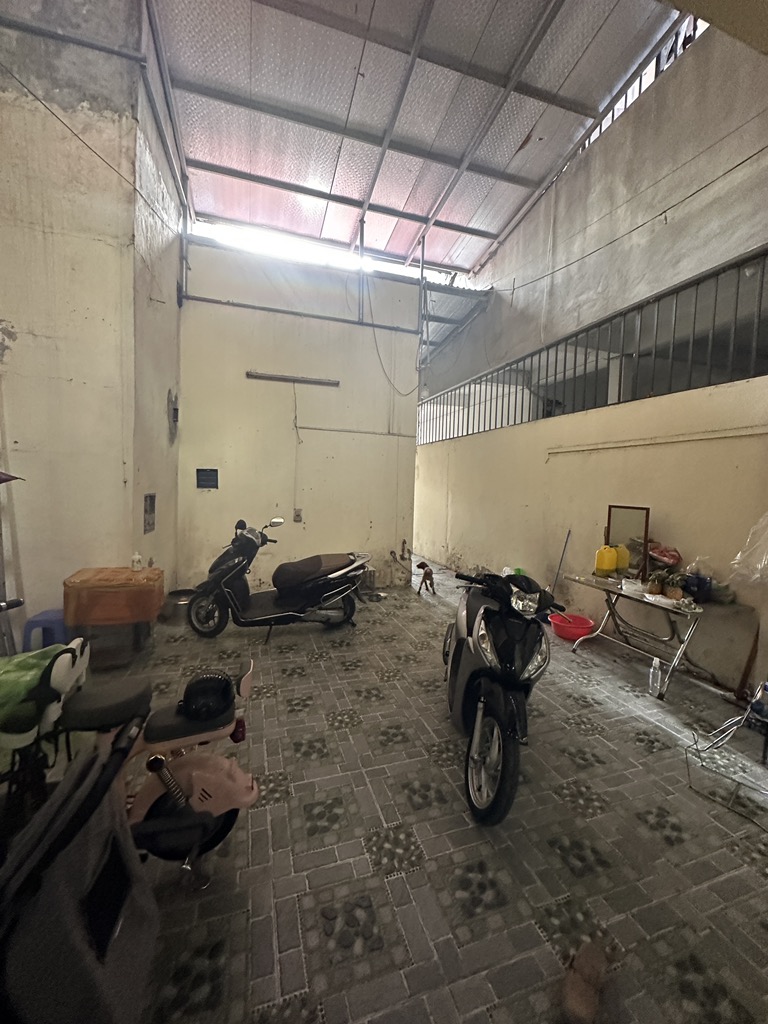 Bán nhà Đông Thiên - diện tích 180m2 3 tầng - ô tô đỗ cửa - giá 31,4 tỷ