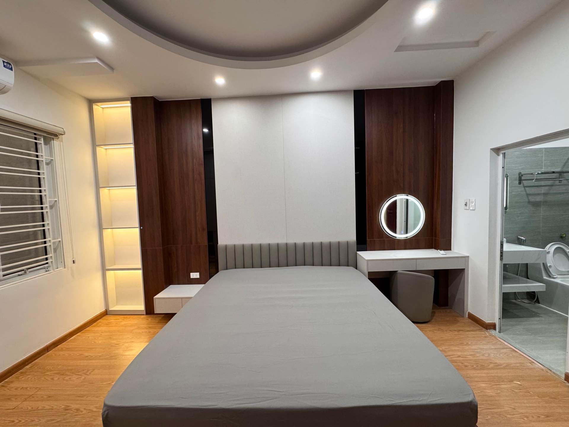 Bán nhà ngõ Quỳnh - diện tích 31m2 5 tầng - Ô tô đỗ cổng - giá 10,35 tỷ