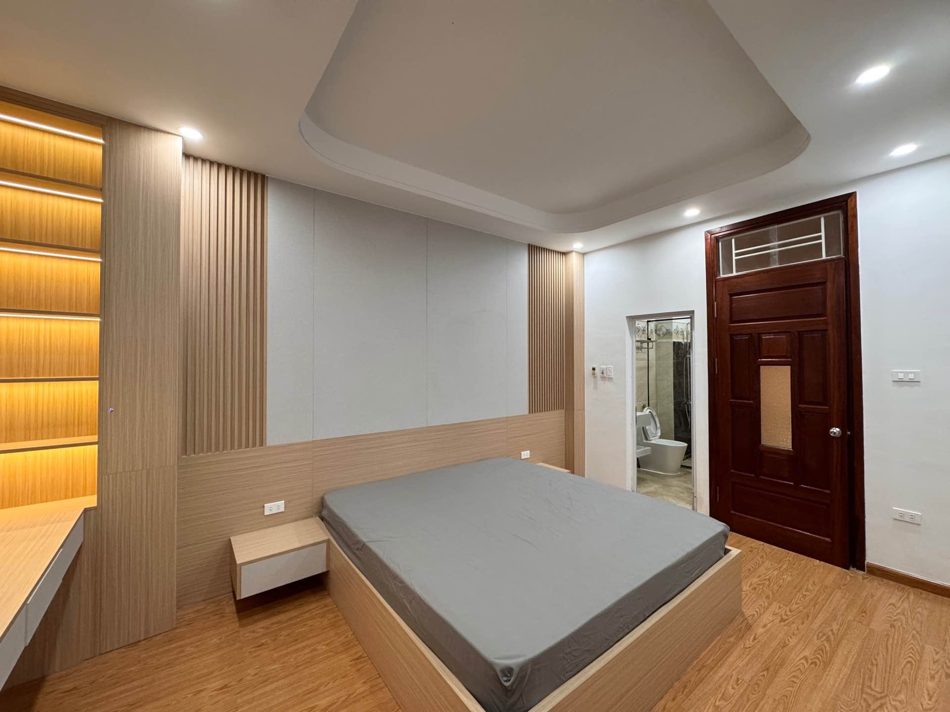 Bán nhà ngõ Quỳnh - diện tích 31m2 5 tầng - Ô tô đỗ cổng - giá 10,35 tỷ