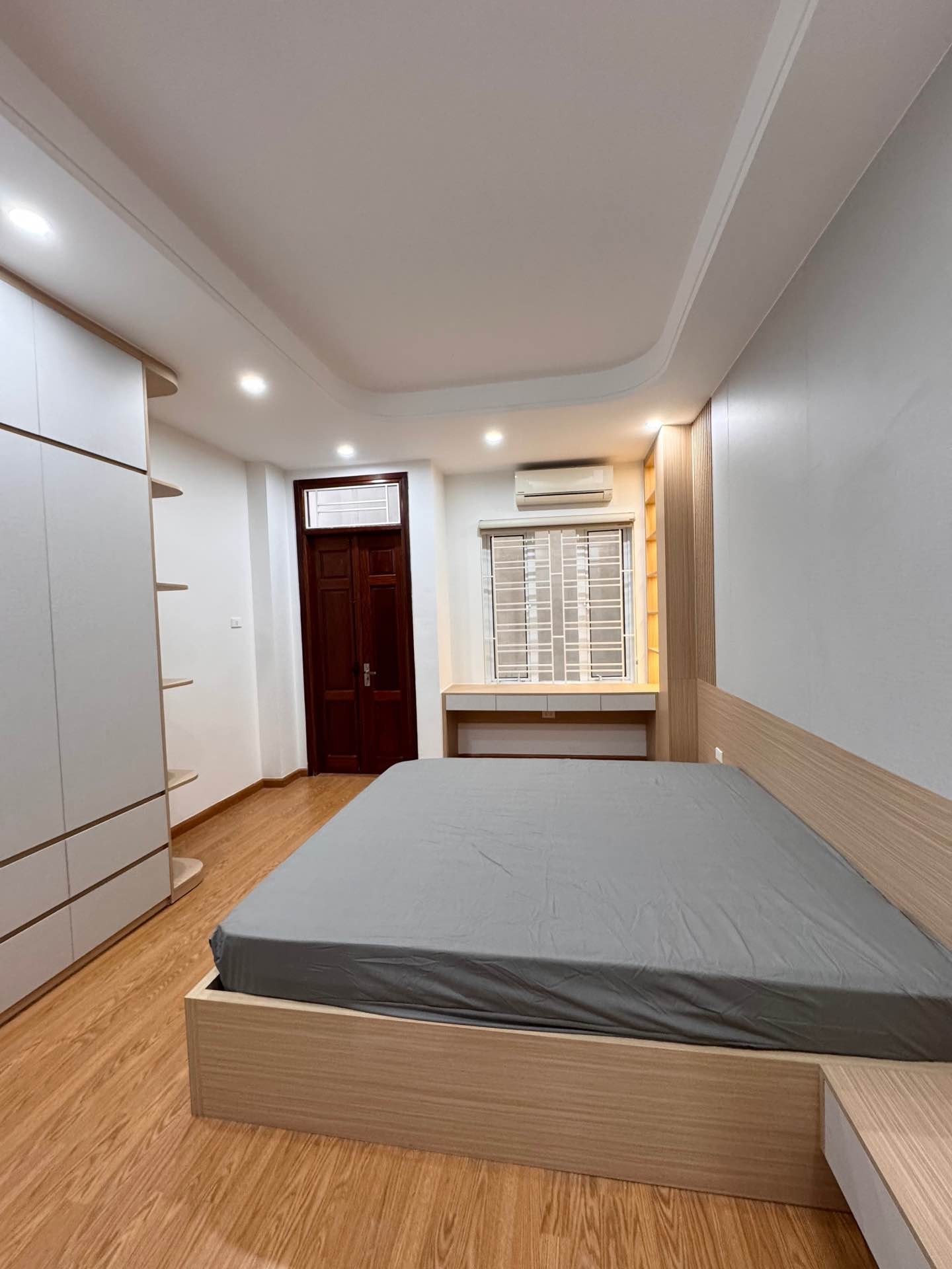 Bán nhà ngõ Quỳnh - diện tích 31m2 5 tầng - Ô tô đỗ cổng - giá 10,35 tỷ